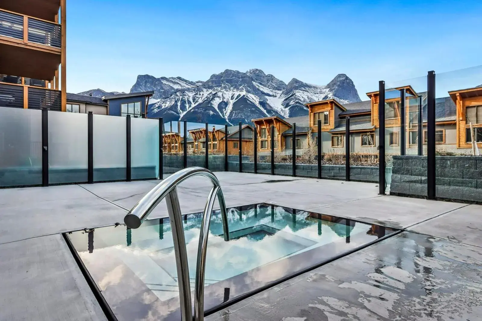 Spring Creek Condo by Canadian Rockies Vacation Rentals Spring Creek Condo by Canadian Rockies Vacation Rentals