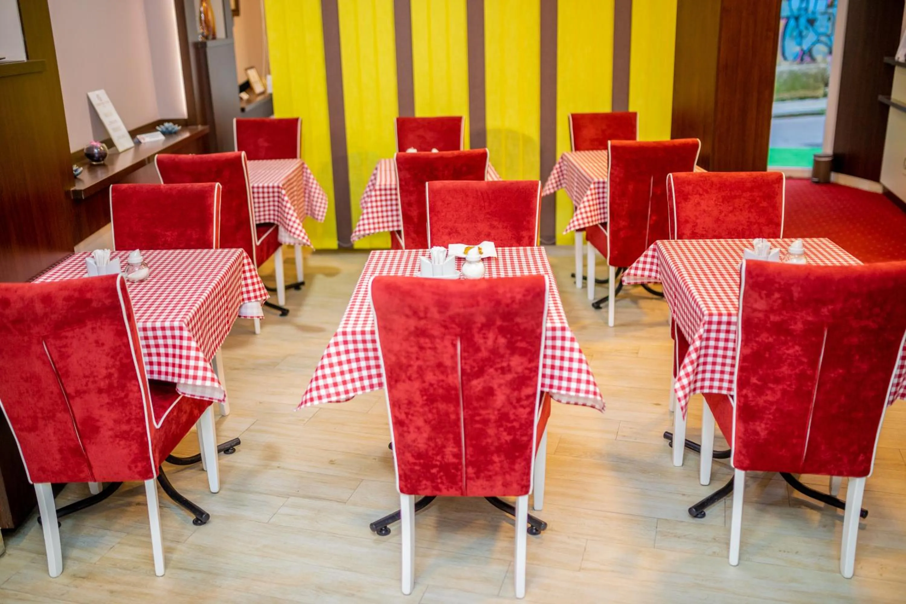 Restaurant/places to eat in Boutique Hotel Golden Star