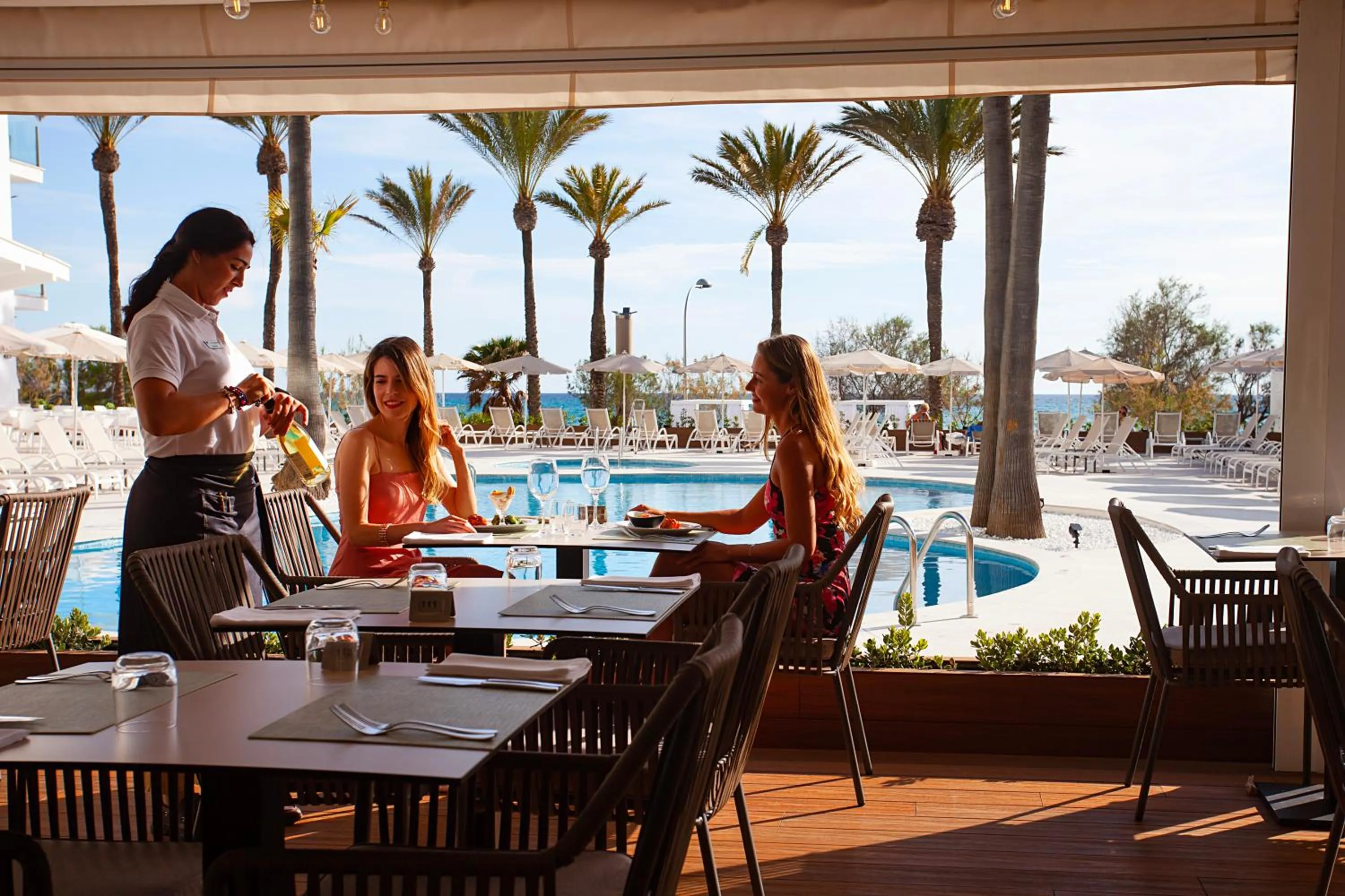 Restaurant/places to eat in HSM Golden Playa