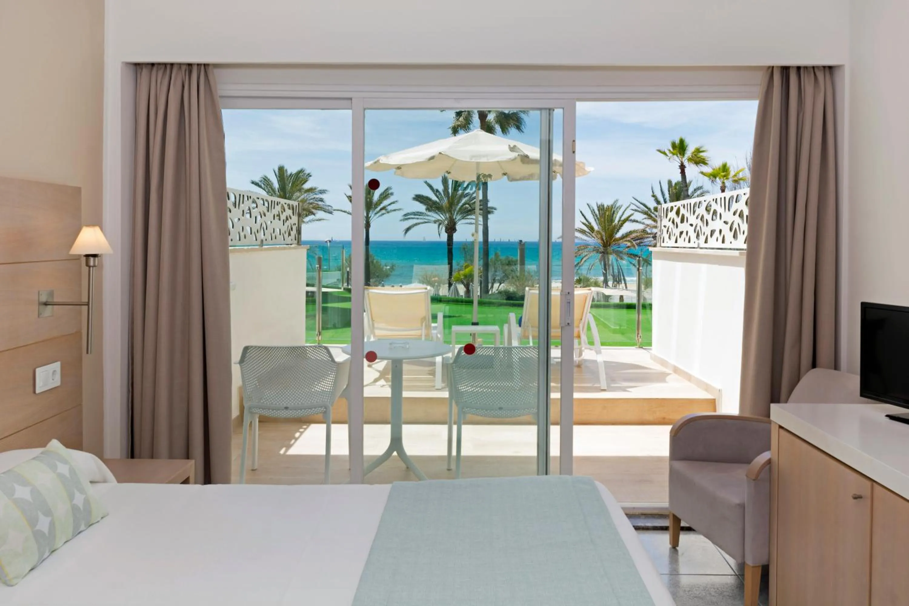 Balcony/Terrace, Bed in HSM Golden Playa