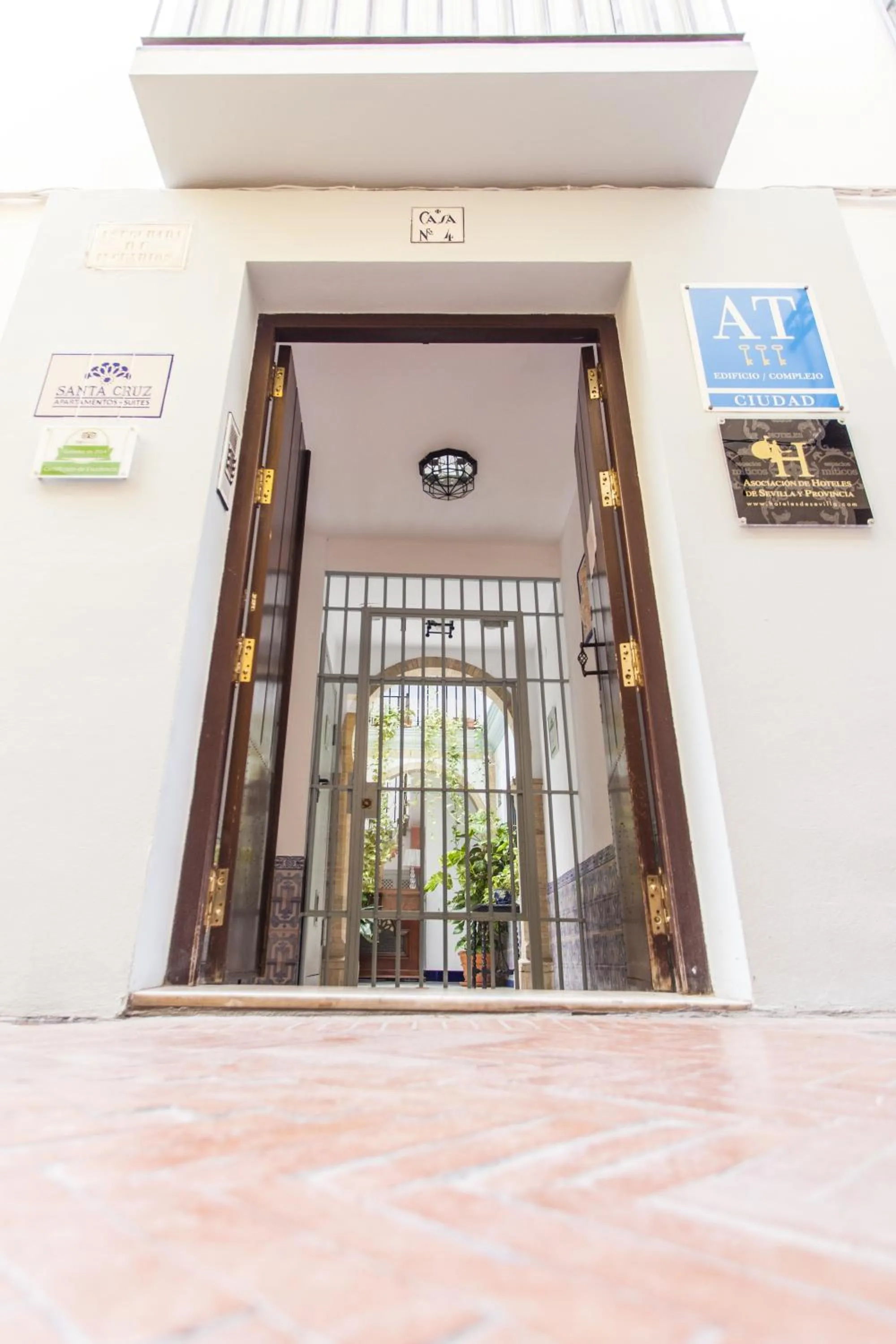 Facade/entrance in Apartamentos Suites Santa Cruz