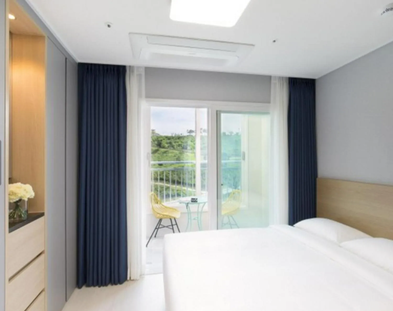 Bed in Yeosu Hotel First City