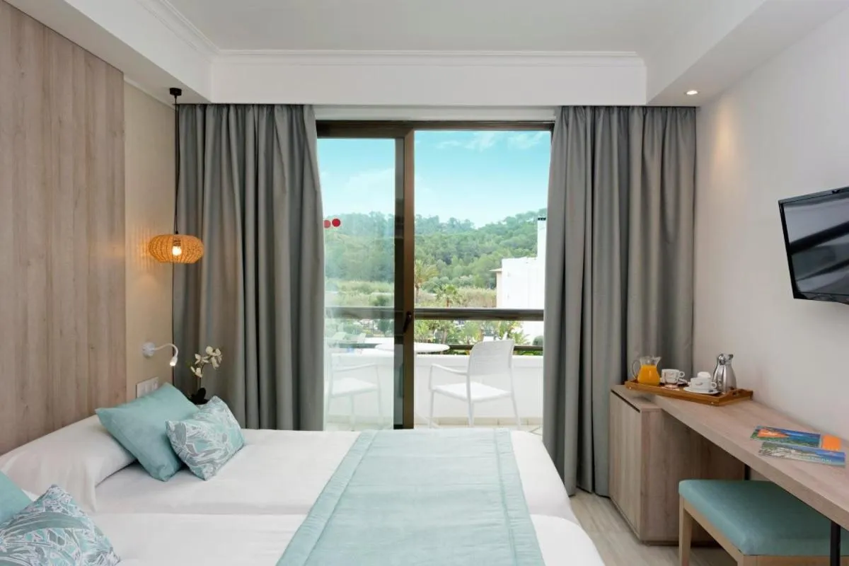 Bedroom, Bed in Ona Palmira Paguera