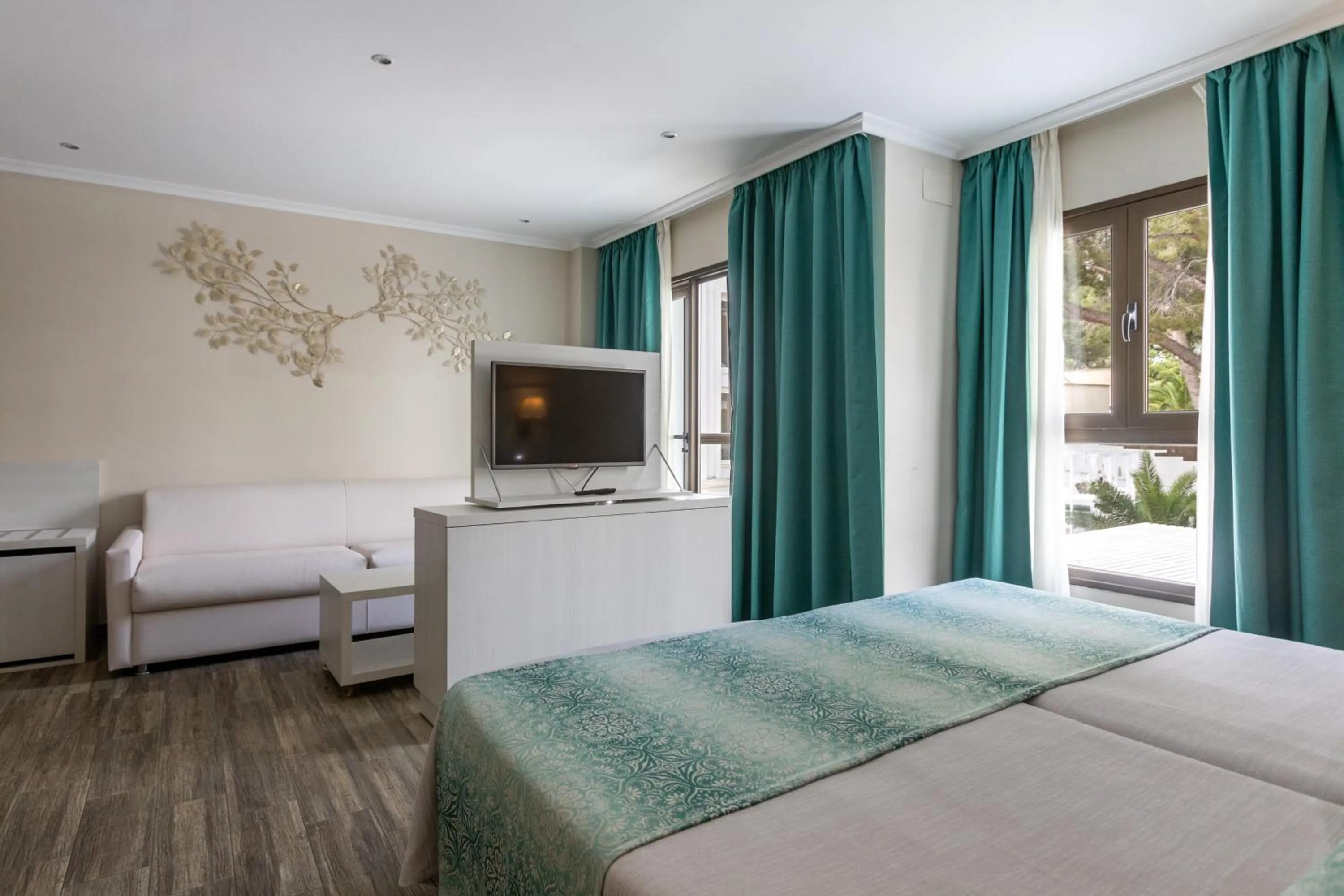 Photo of the whole room, Bed in Ona Palmira Paguera