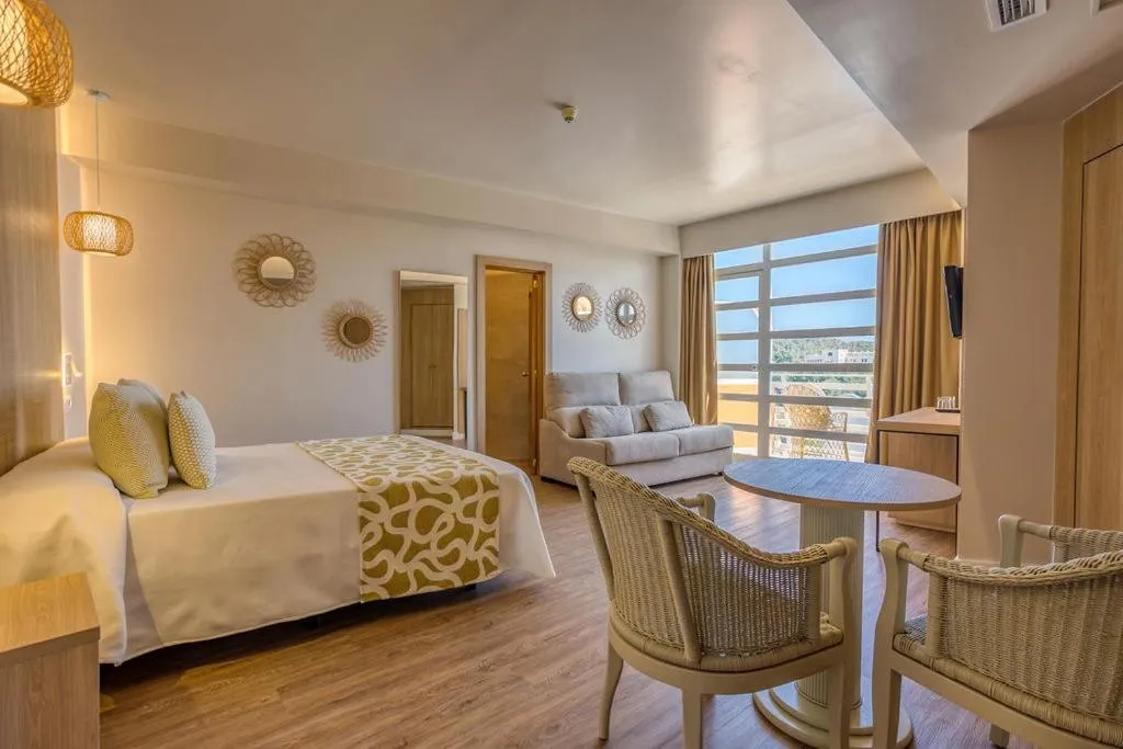 Bedroom, Bed in Ona Palmira Paguera