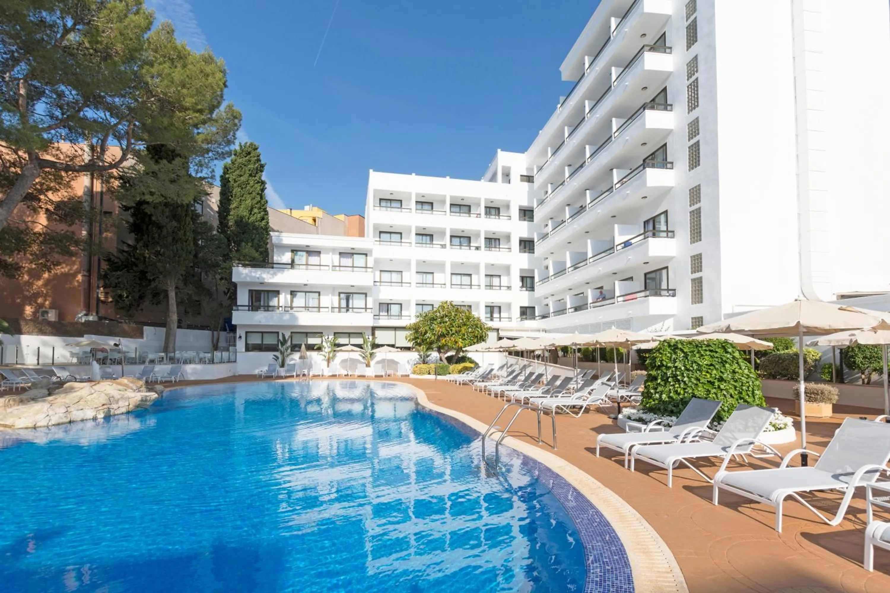 Property building in Ona Palmira Paguera