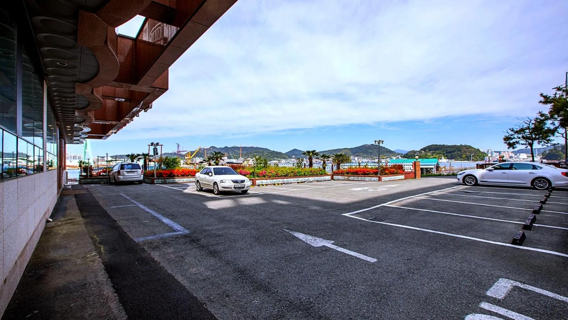 Parking in Carib Condo Hotel