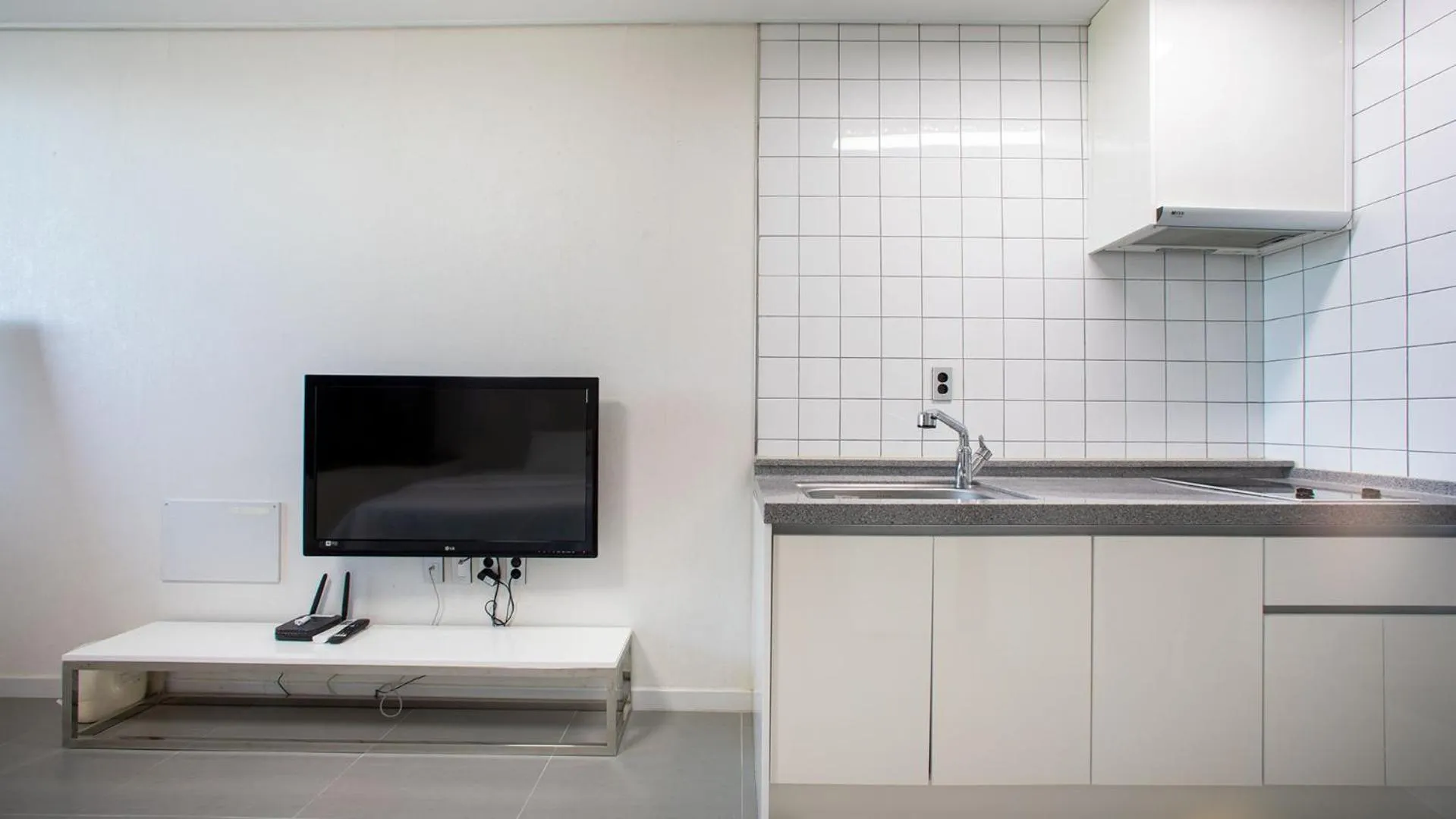 TV and multimedia in Carib Condo Hotel