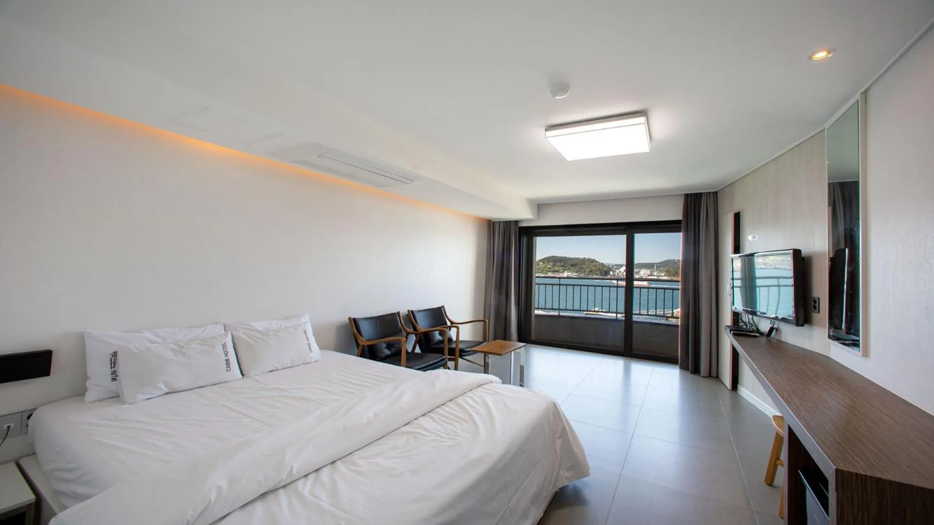 Bed in Carib Condo Hotel