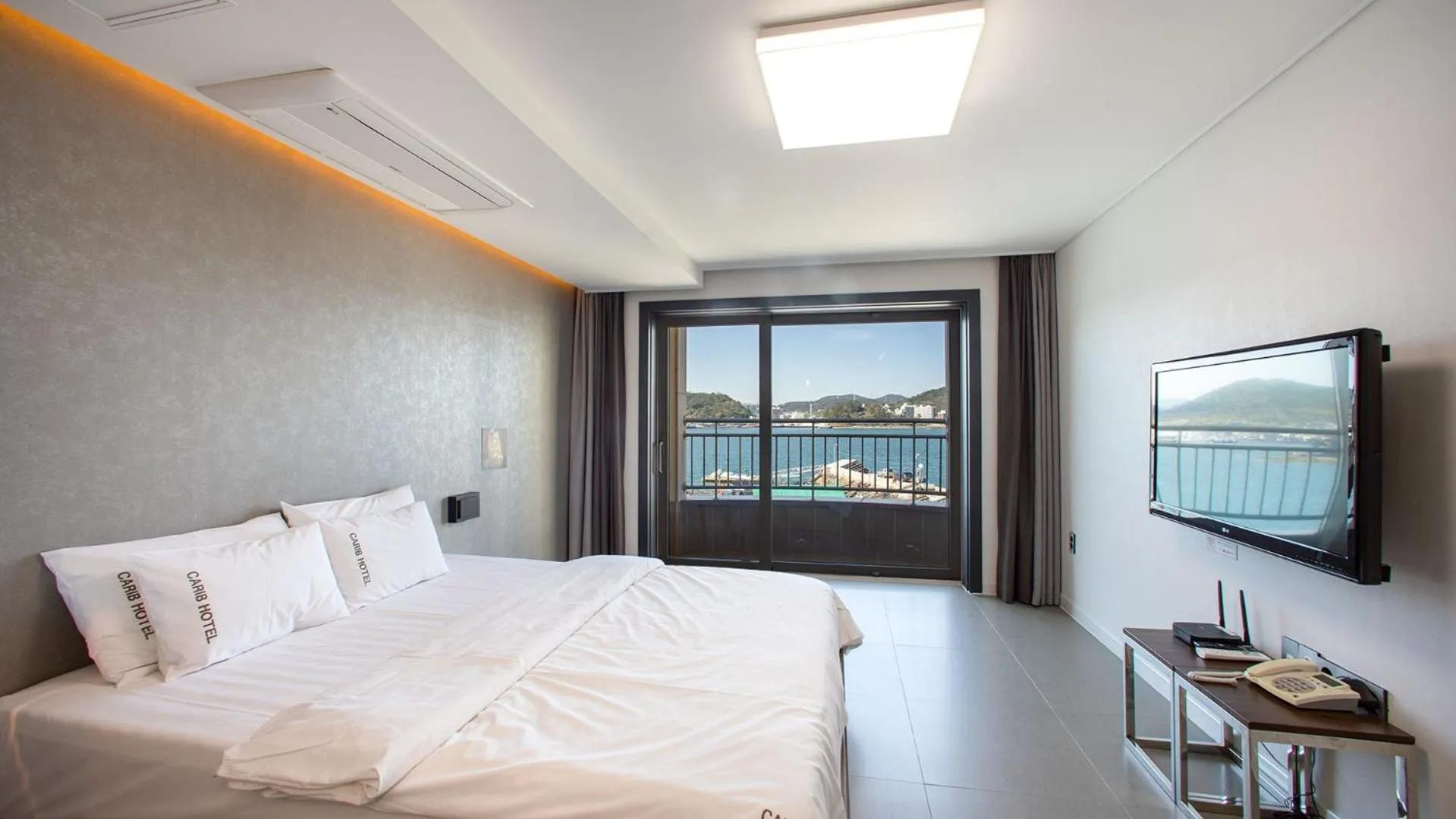 Bed in Carib Condo Hotel