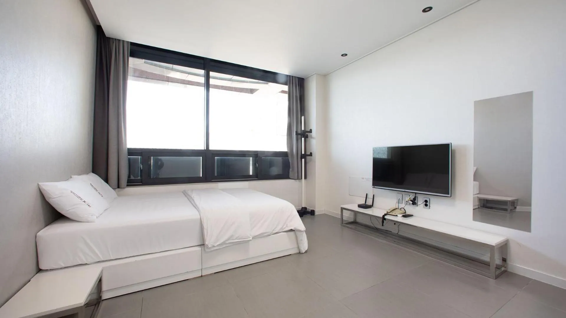 Bed in Carib Condo Hotel