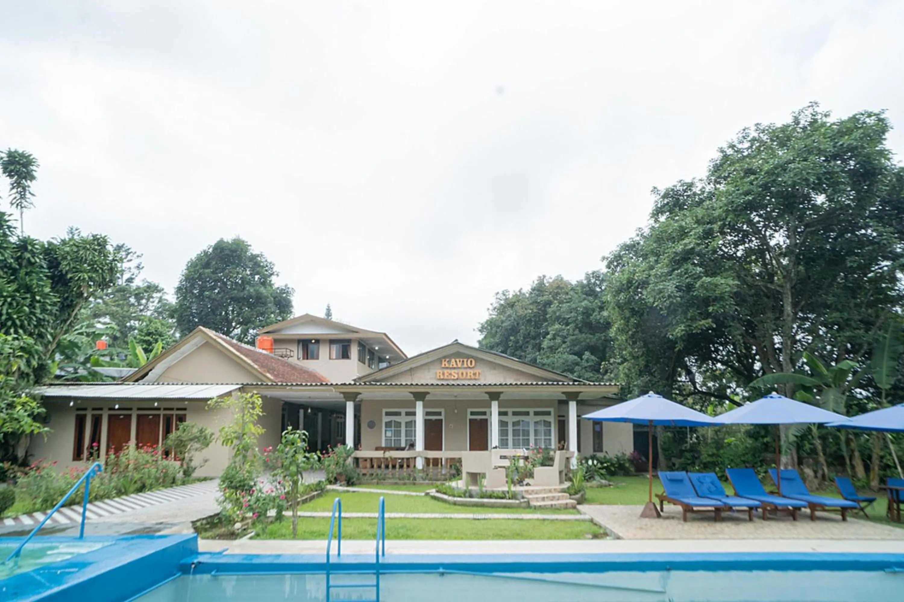 Property building in RedDoorz near Taman Safari 2