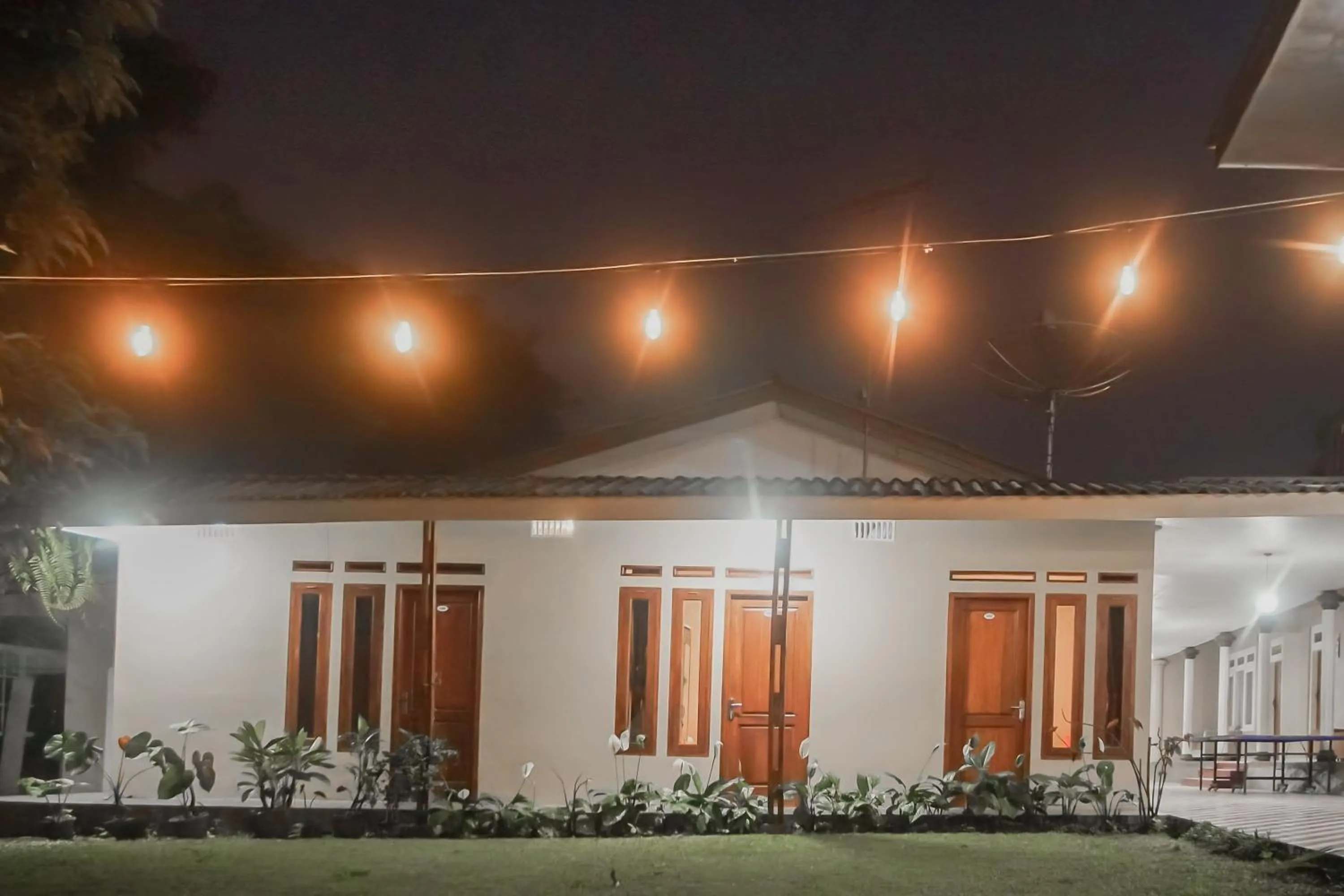 Property building in RedDoorz near Taman Safari 2