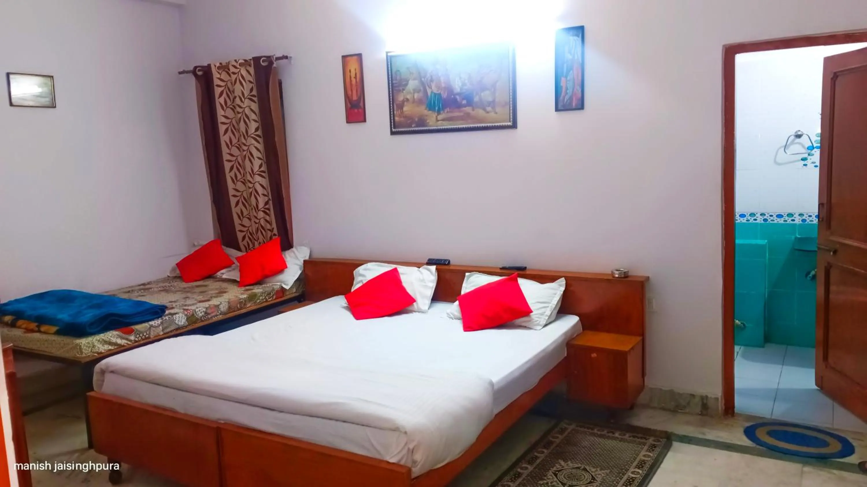 Bed in Hotel Apoorva DLX