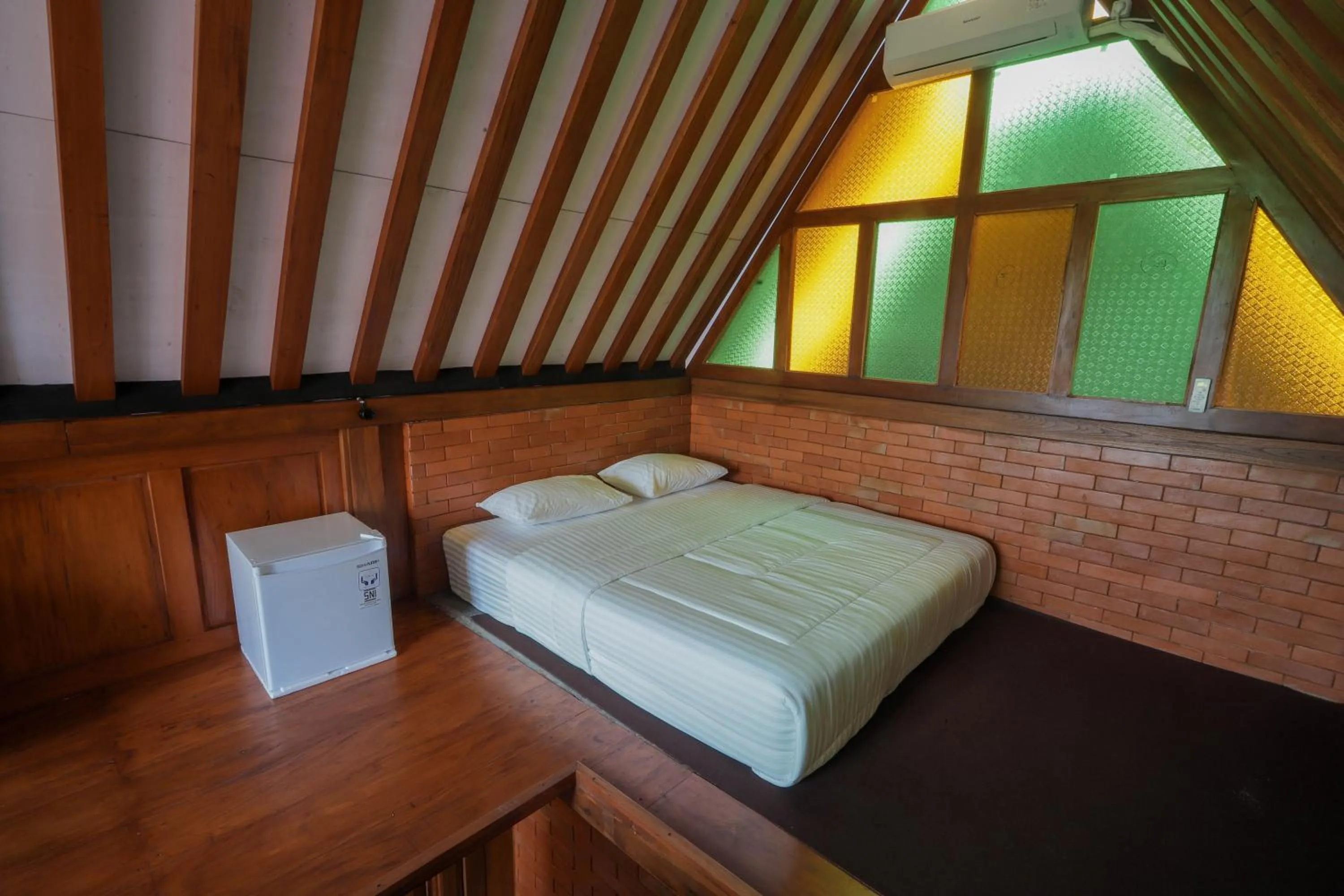 Bedroom, Bed in d' Omah Afi 1