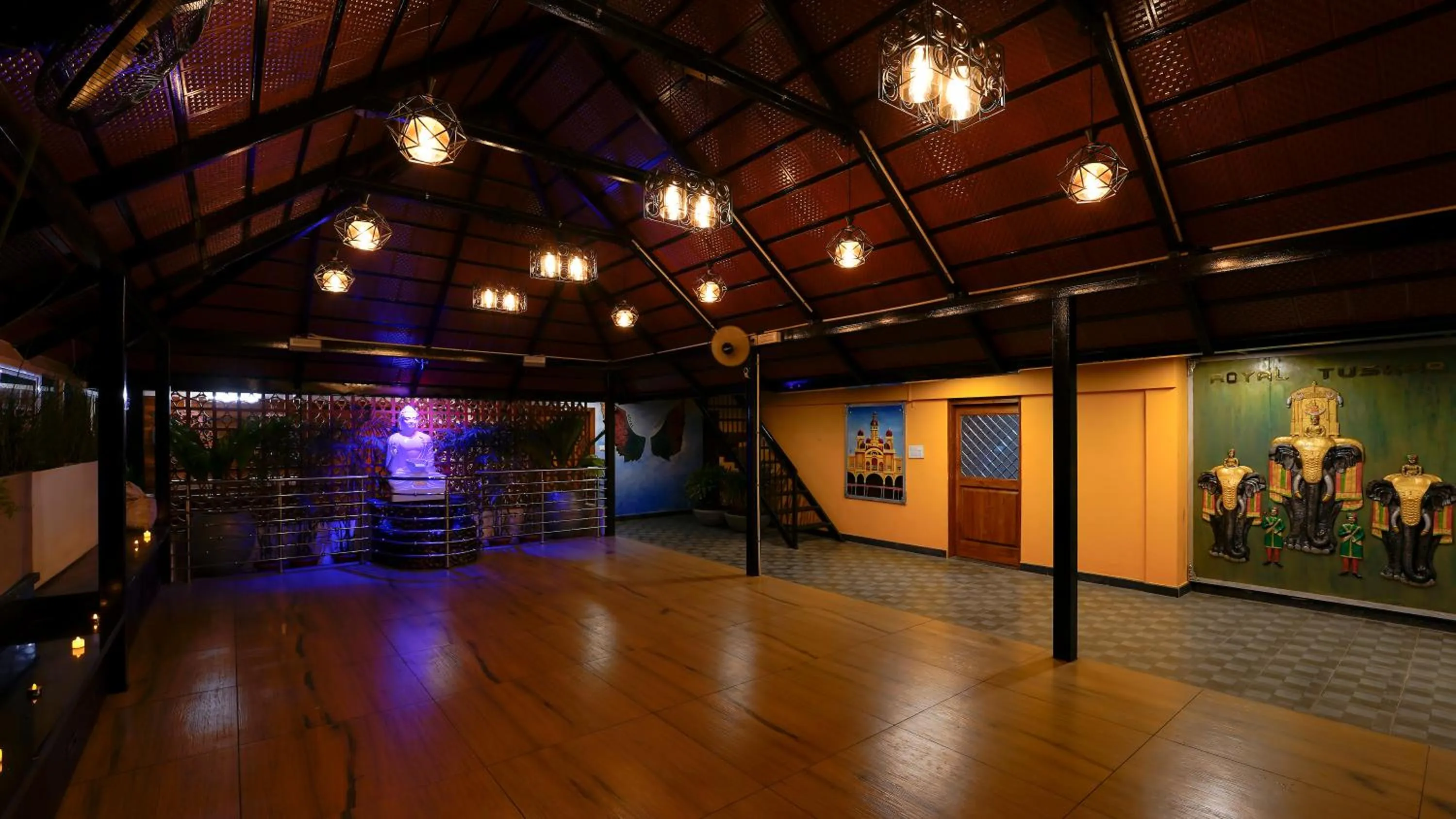 Area and facilities in Royal Tusker Luxury Service Apartments