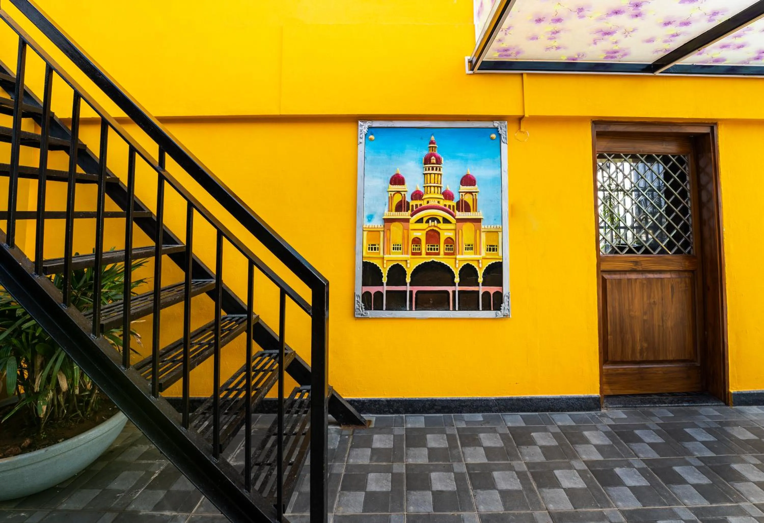 Area and facilities in Royal Tusker Luxury Service Apartments