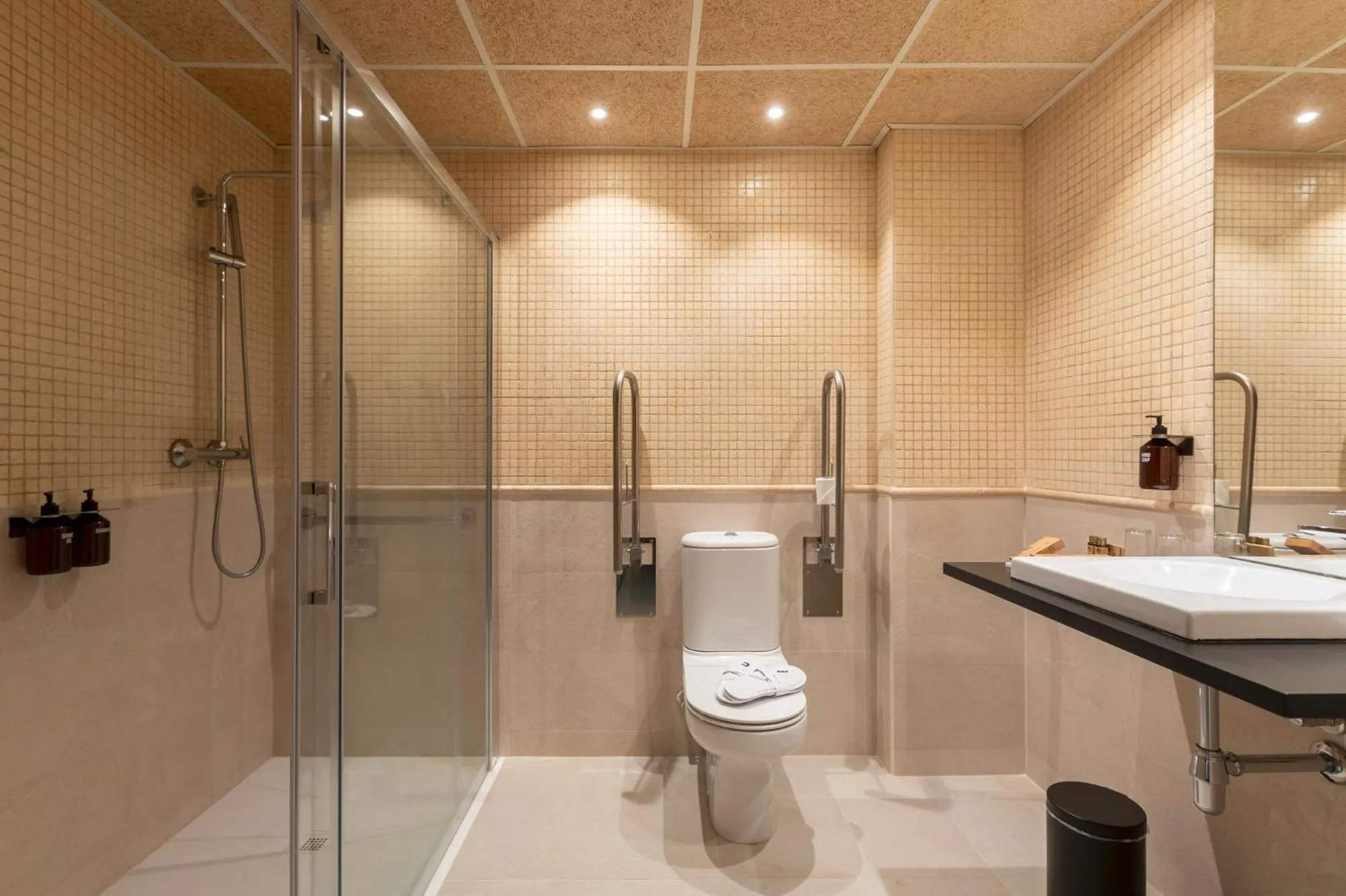 Shower in Acta Sant Just