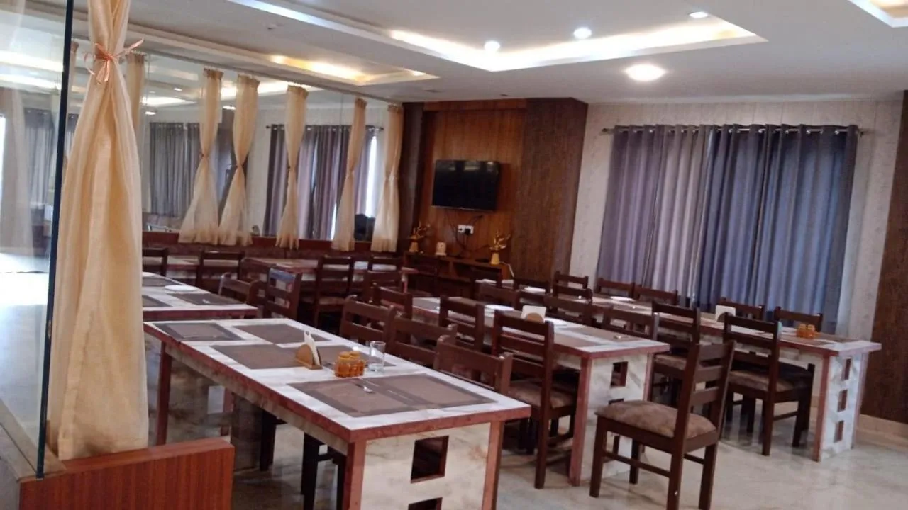 Restaurant/places to eat in Treebo The Empire Near Taj Mahal Agra