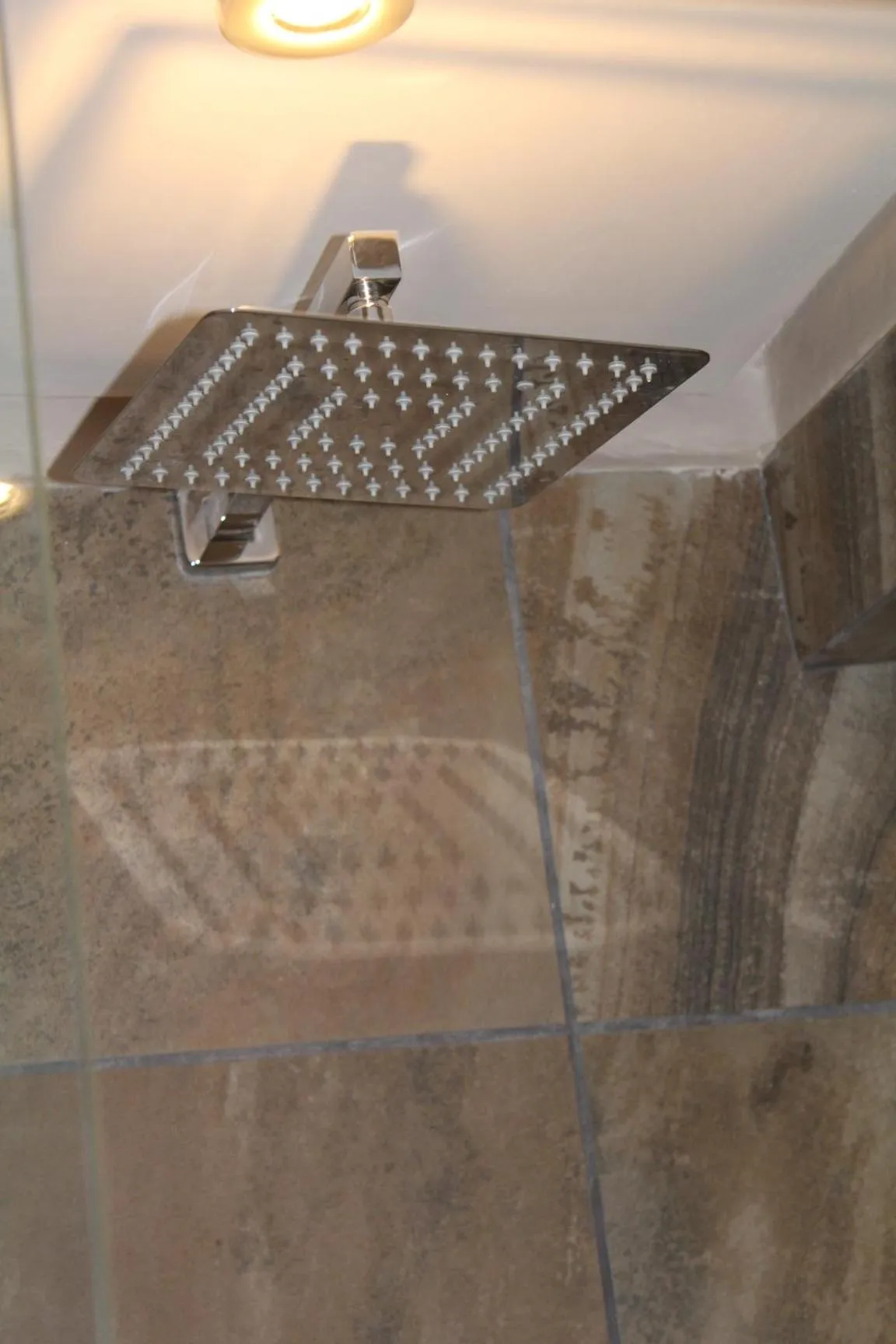 Shower in Hillpark Hotel