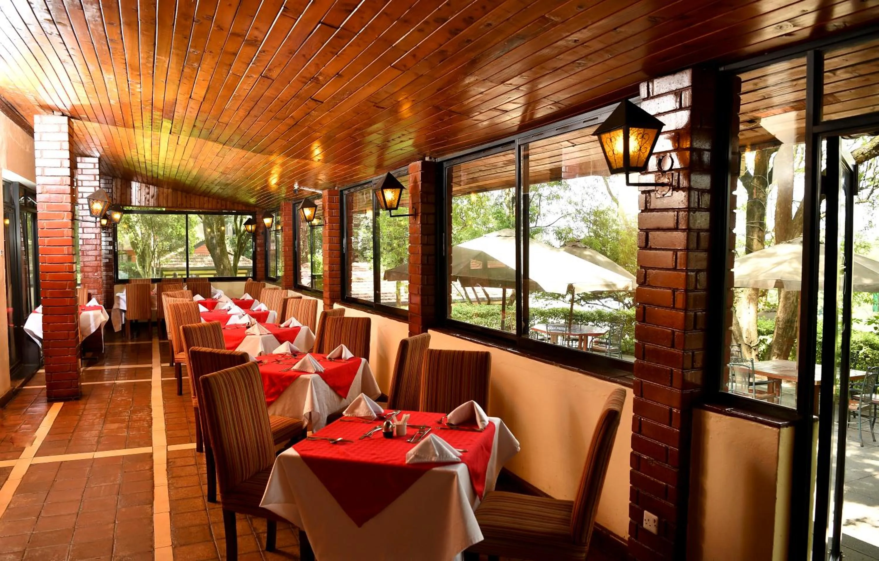 Restaurant/places to eat in Hillpark Hotel