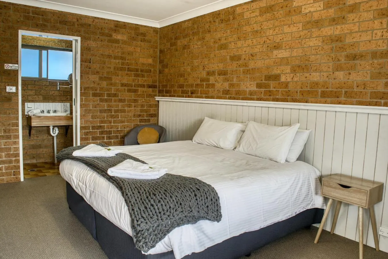 Bed in Deepwater Hotel