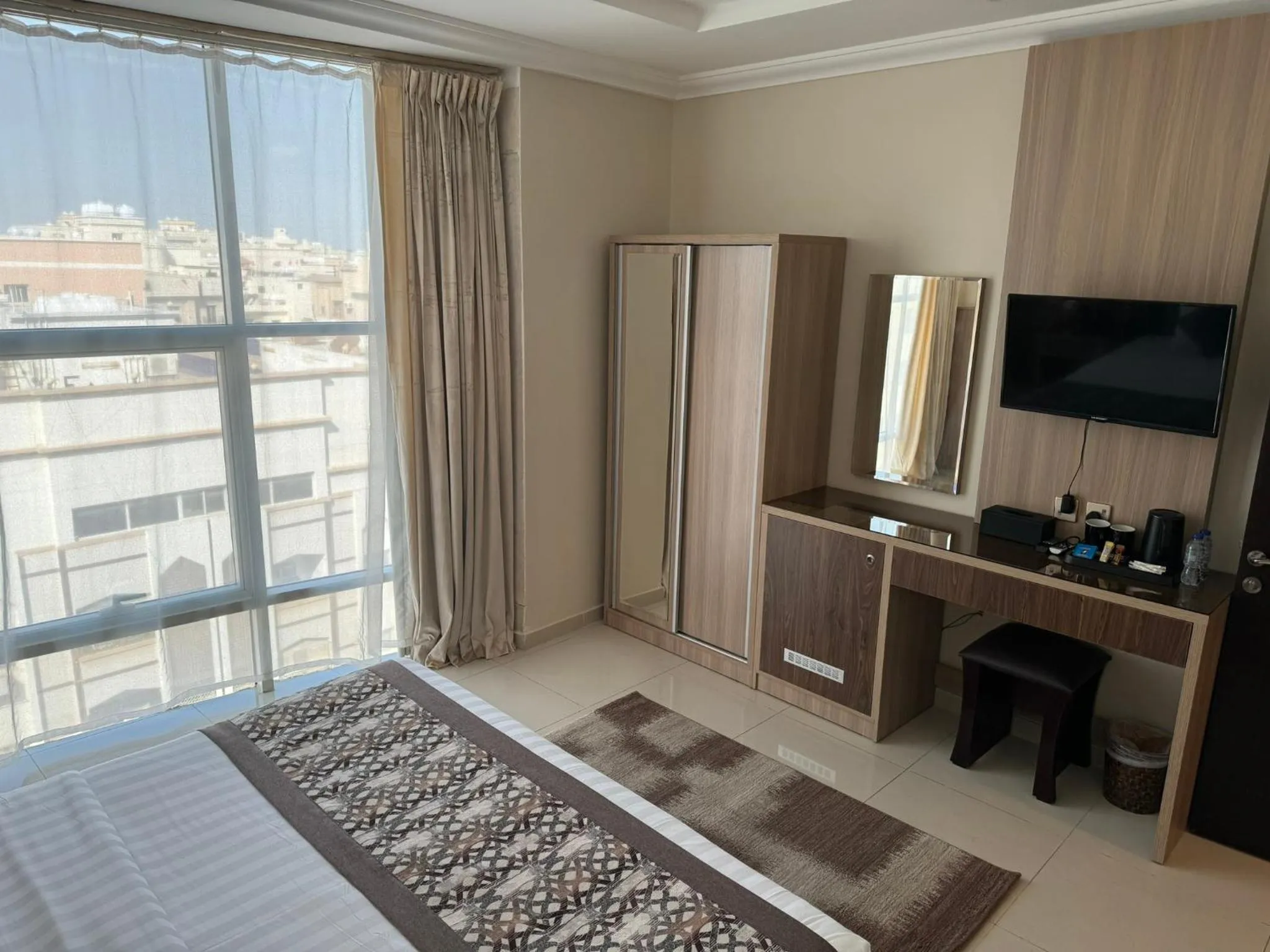 TV and multimedia, Bed in PRIMOTEL Suites As Salamah