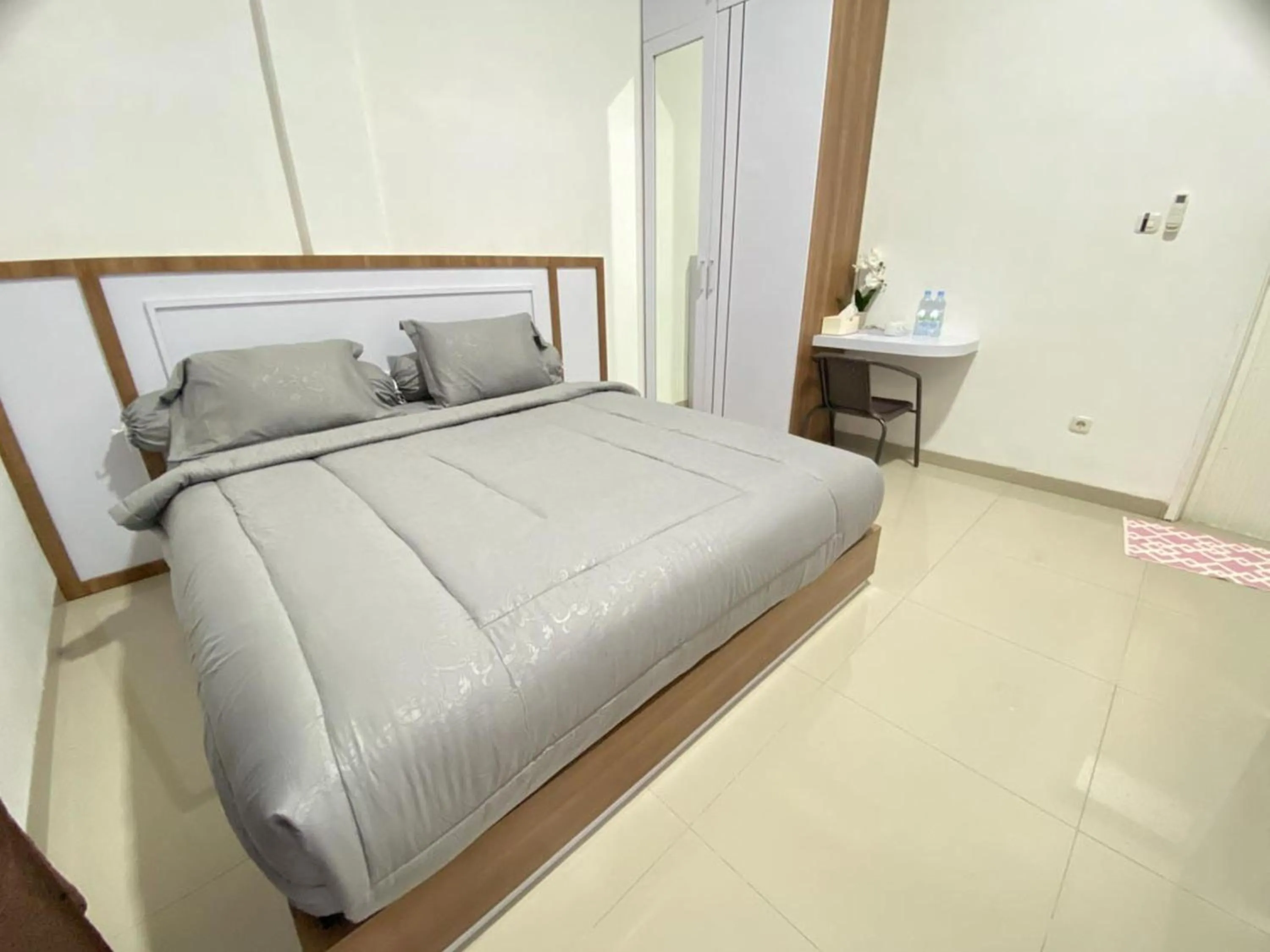 Bedroom in MJ Guest House Pusat Kota Malili Mitra RedDoorz