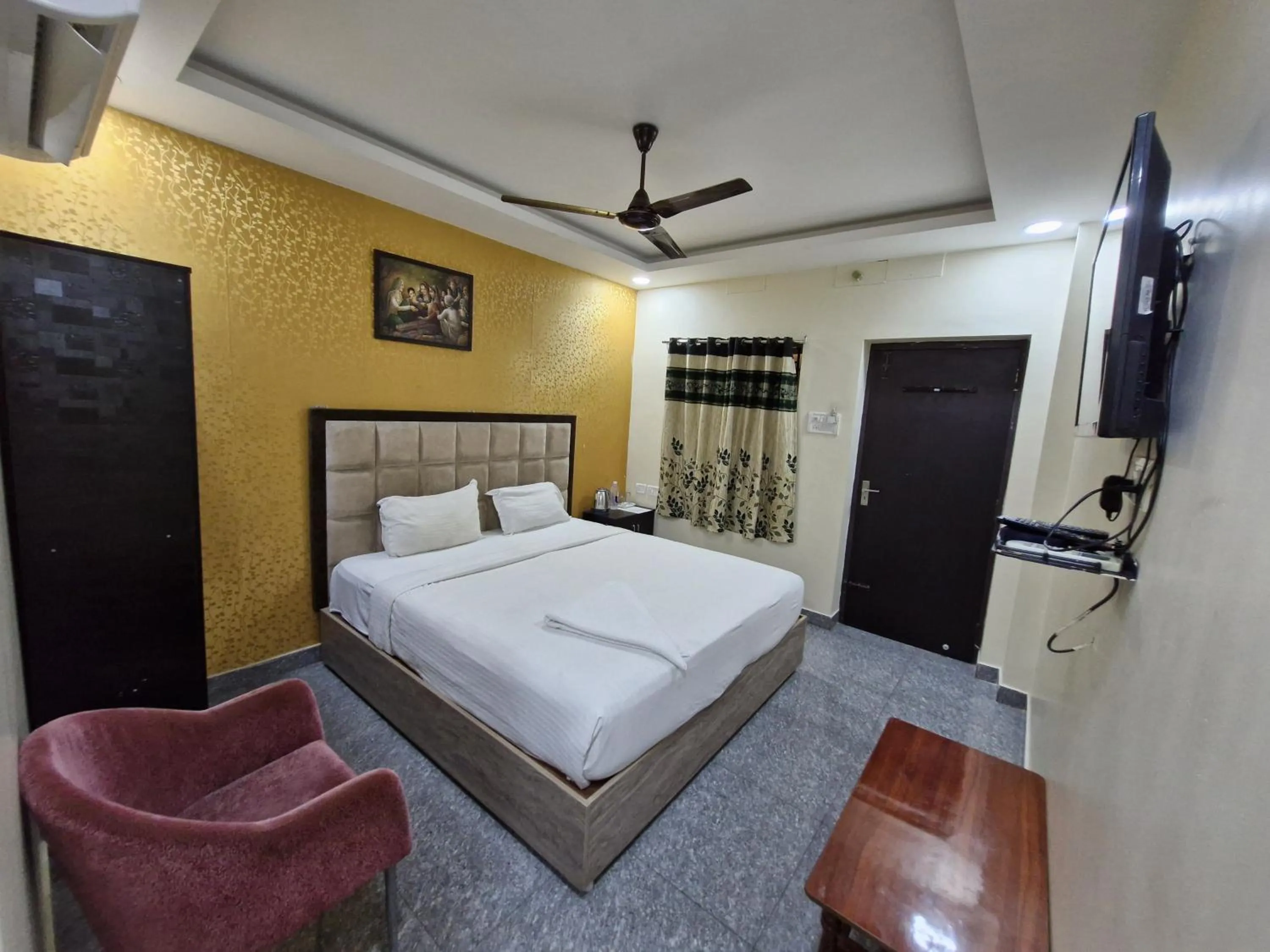 TV and multimedia, Bed in Redstone Hotel - Near US Consulate Nungambakkam