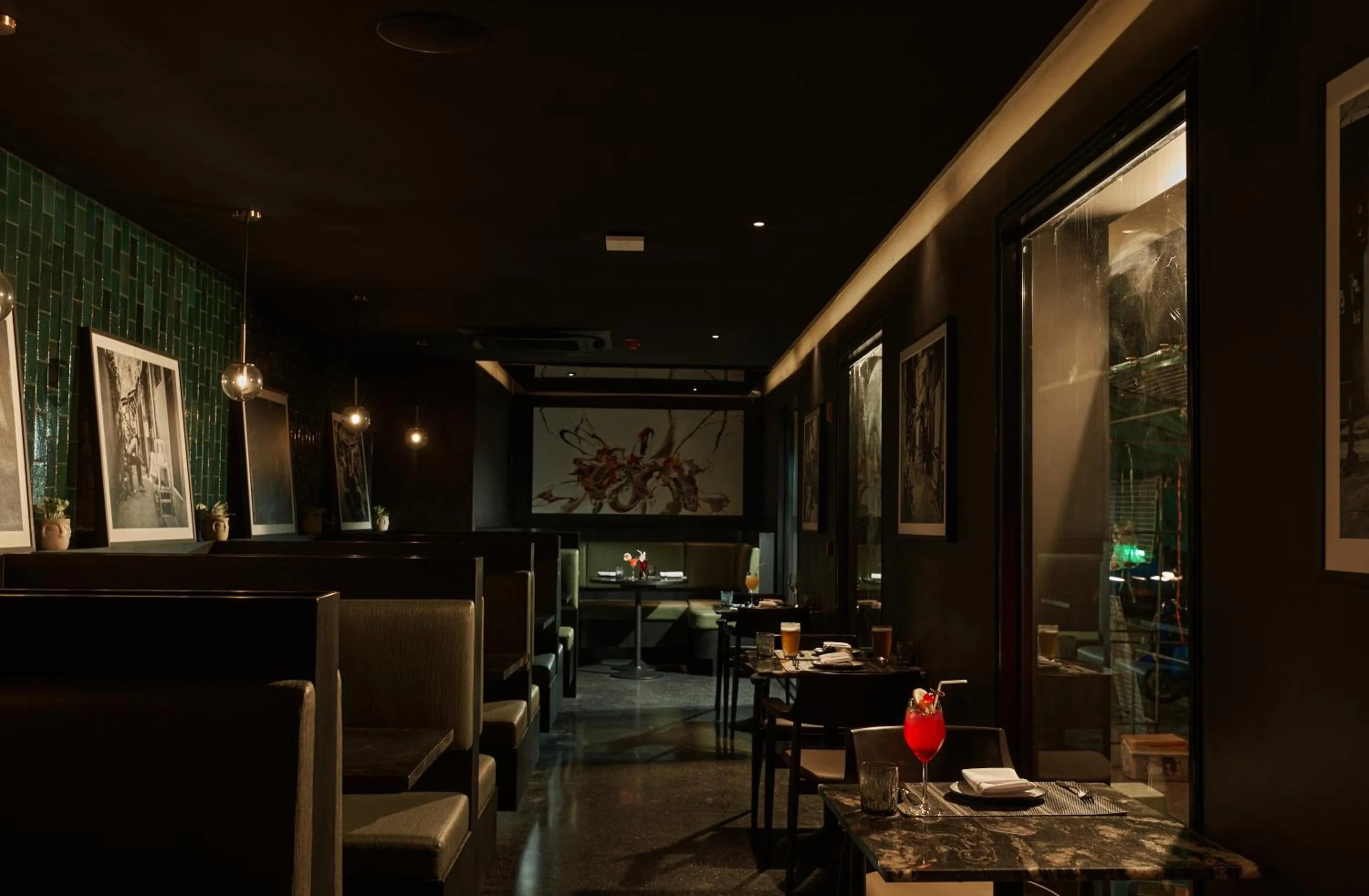 Restaurant/places to eat in The Gravitique Hotel Khaosan