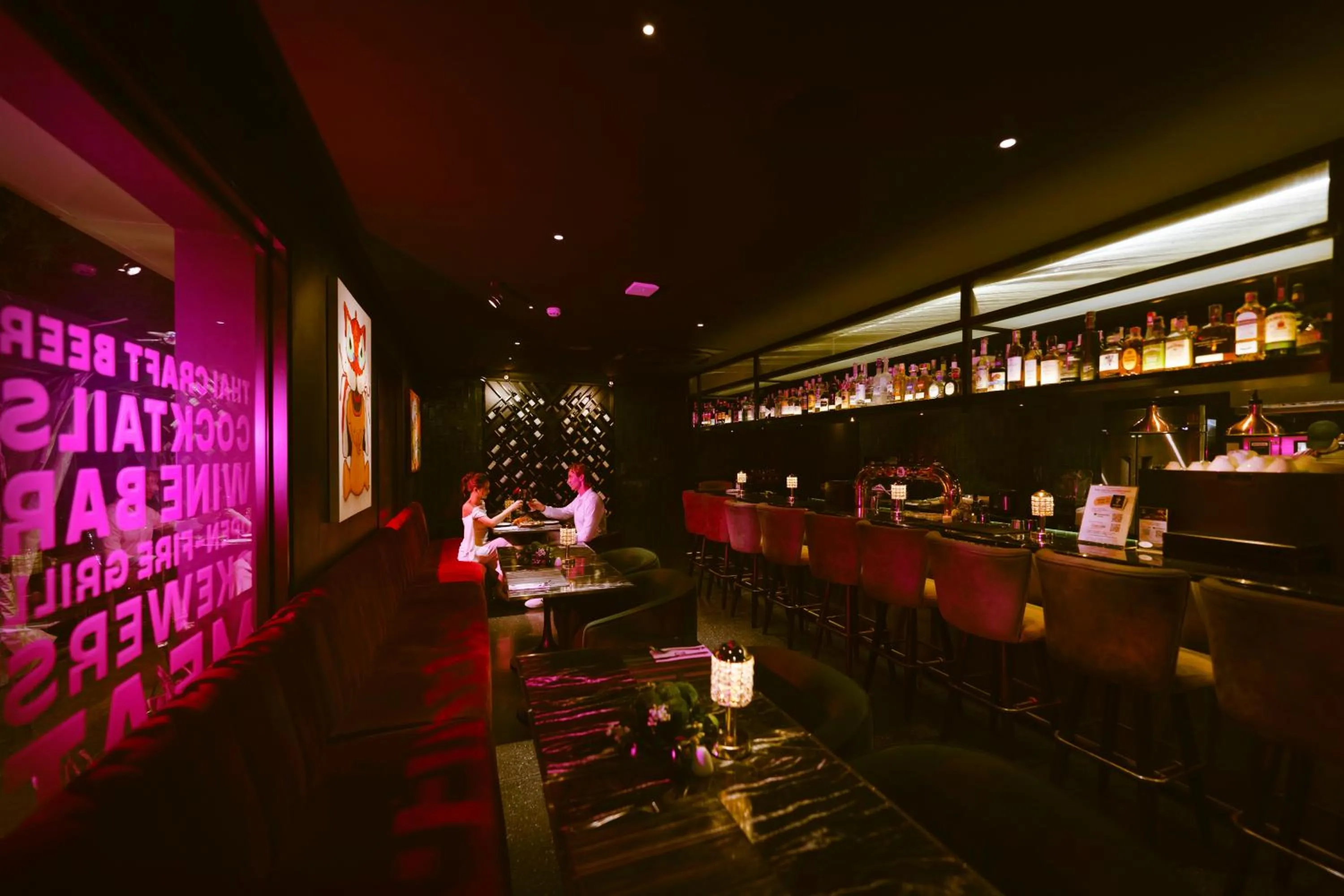 Restaurant/places to eat in The Gravitique Hotel Khaosan