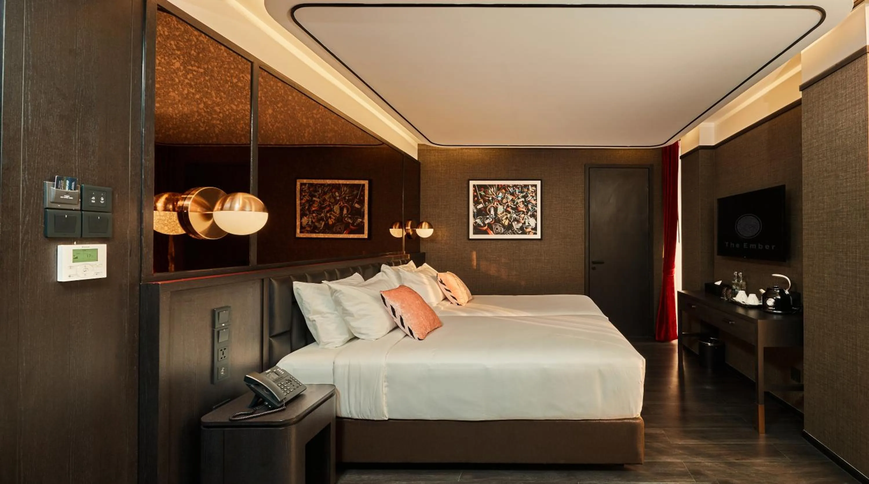 Bed in The Gravitique Hotel Khaosan