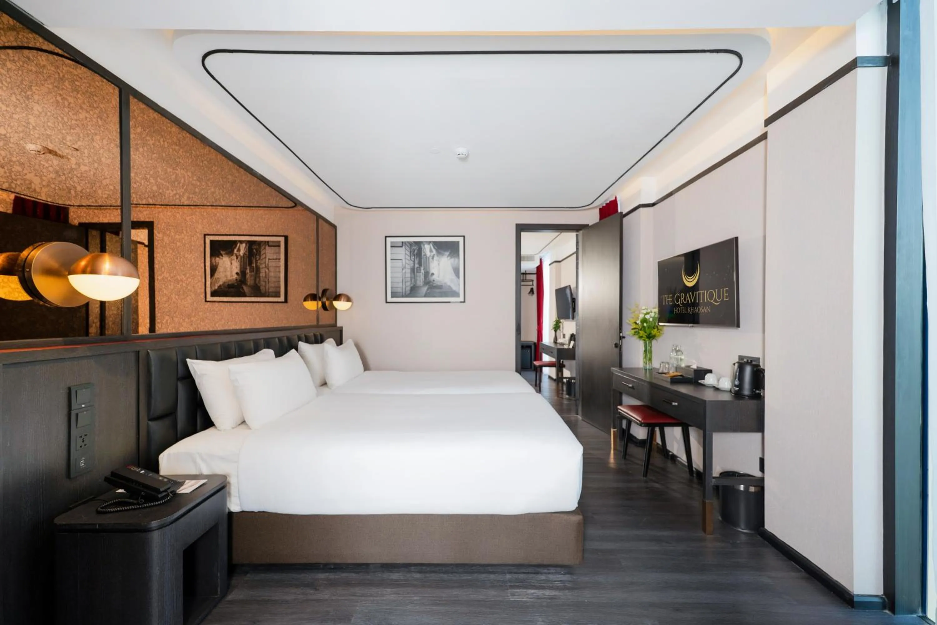 Bed in The Gravitique Hotel Khaosan