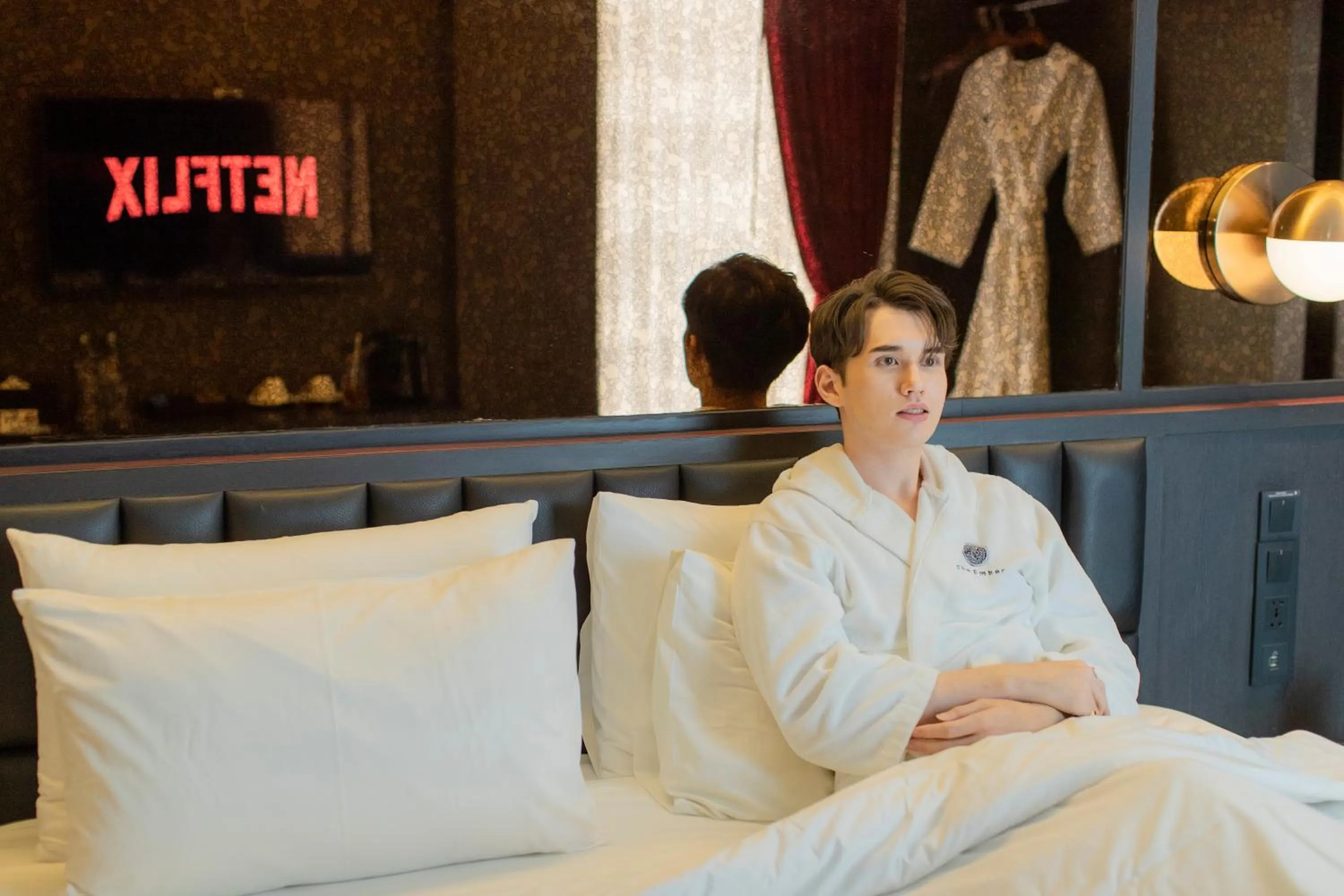 Photo of the whole room in The Gravitique Hotel Khaosan