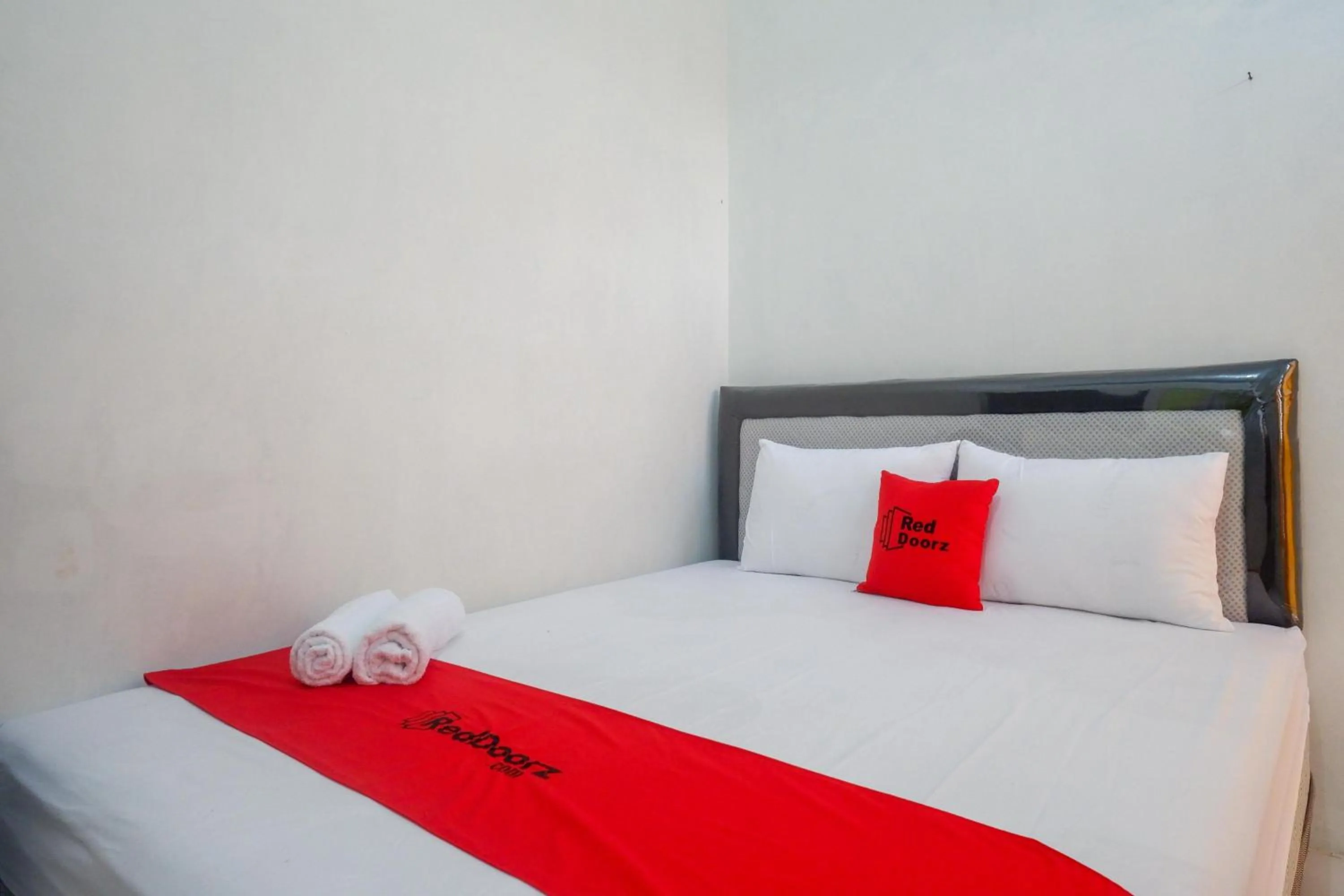 Double Room in RedDoorz Syariah near Universitas Slamet Riyadi Solo