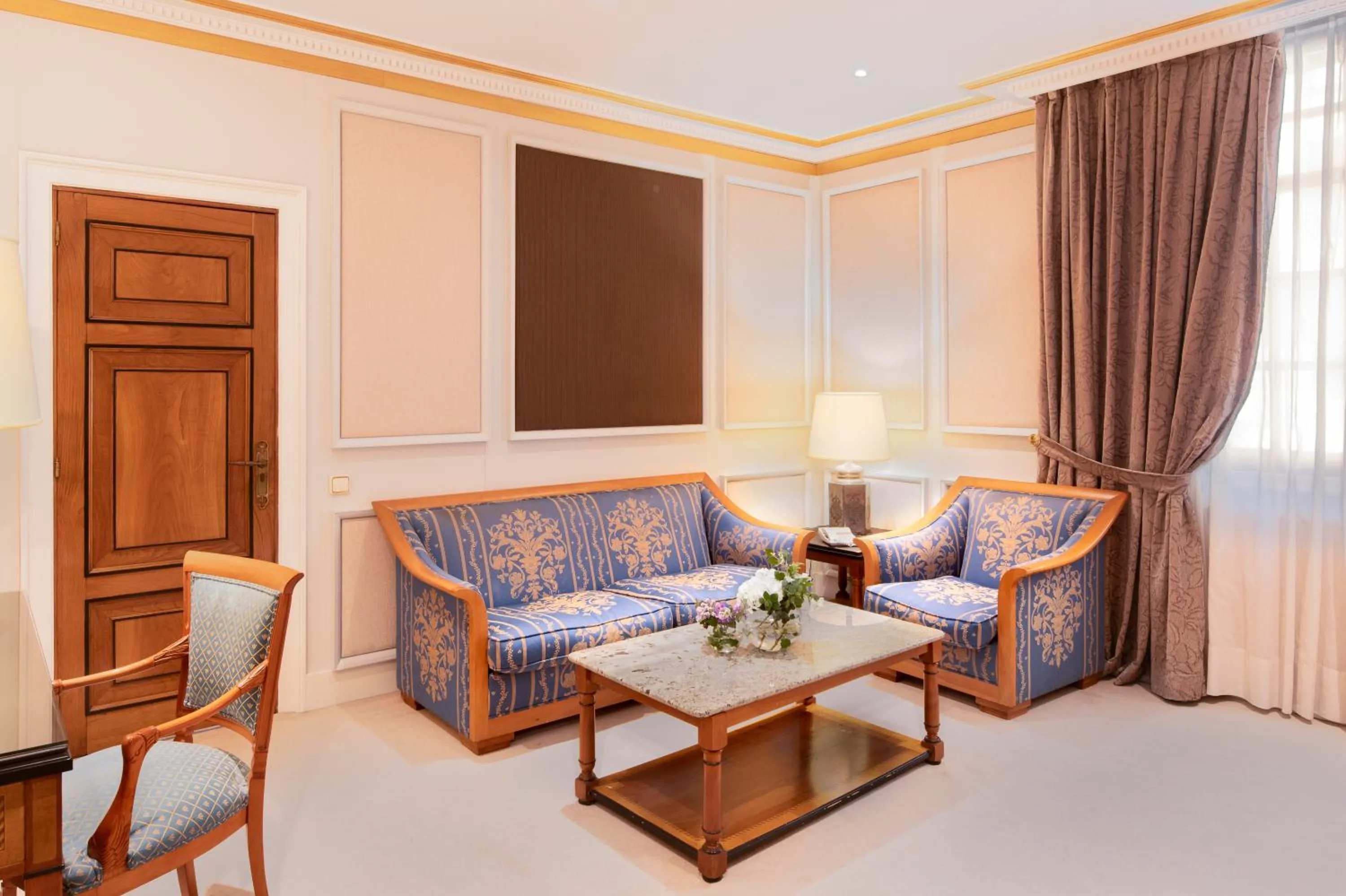 Living room in Eurostars Hotel de la Reconquista