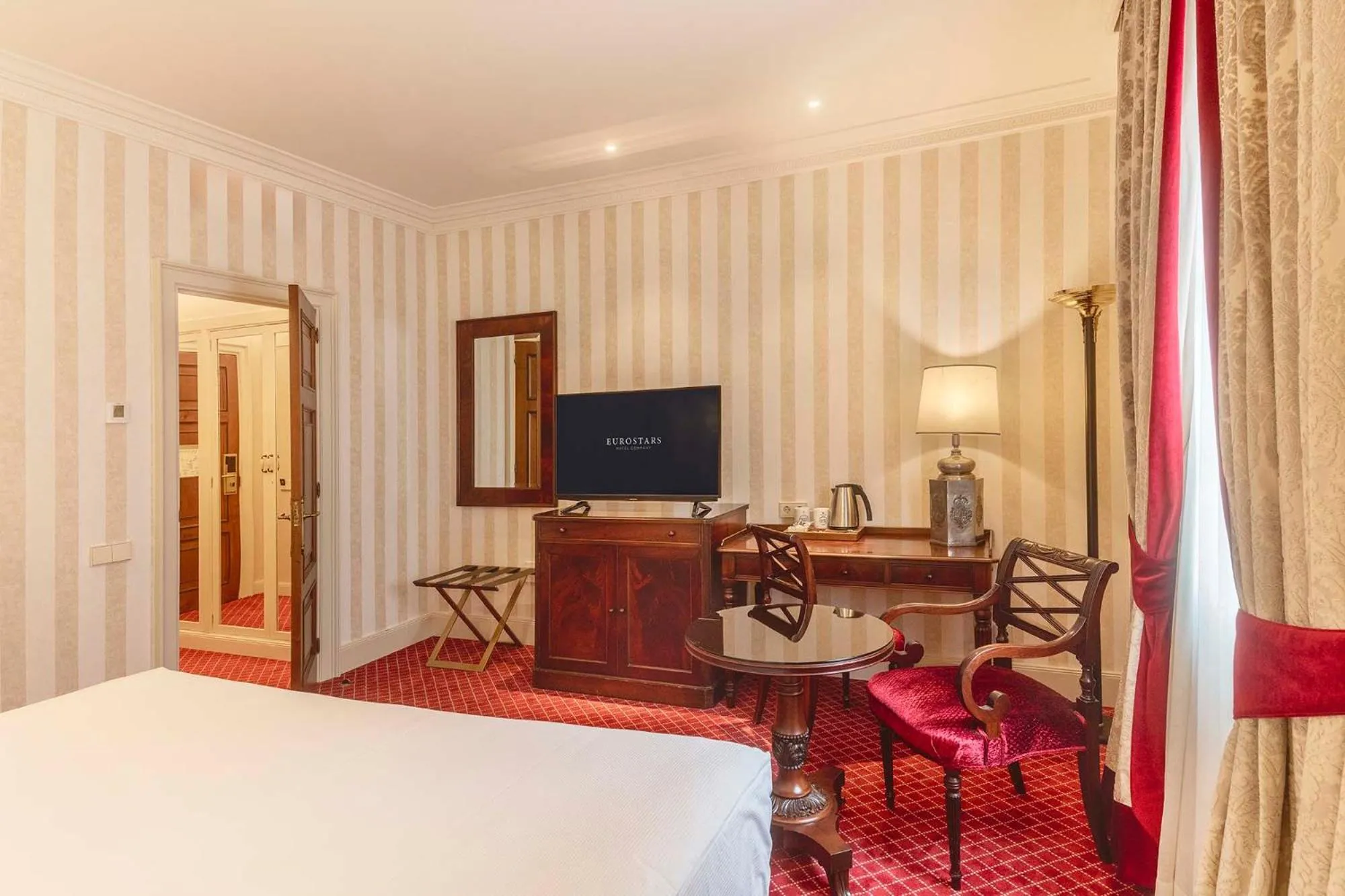 Bed in Eurostars Hotel de la Reconquista