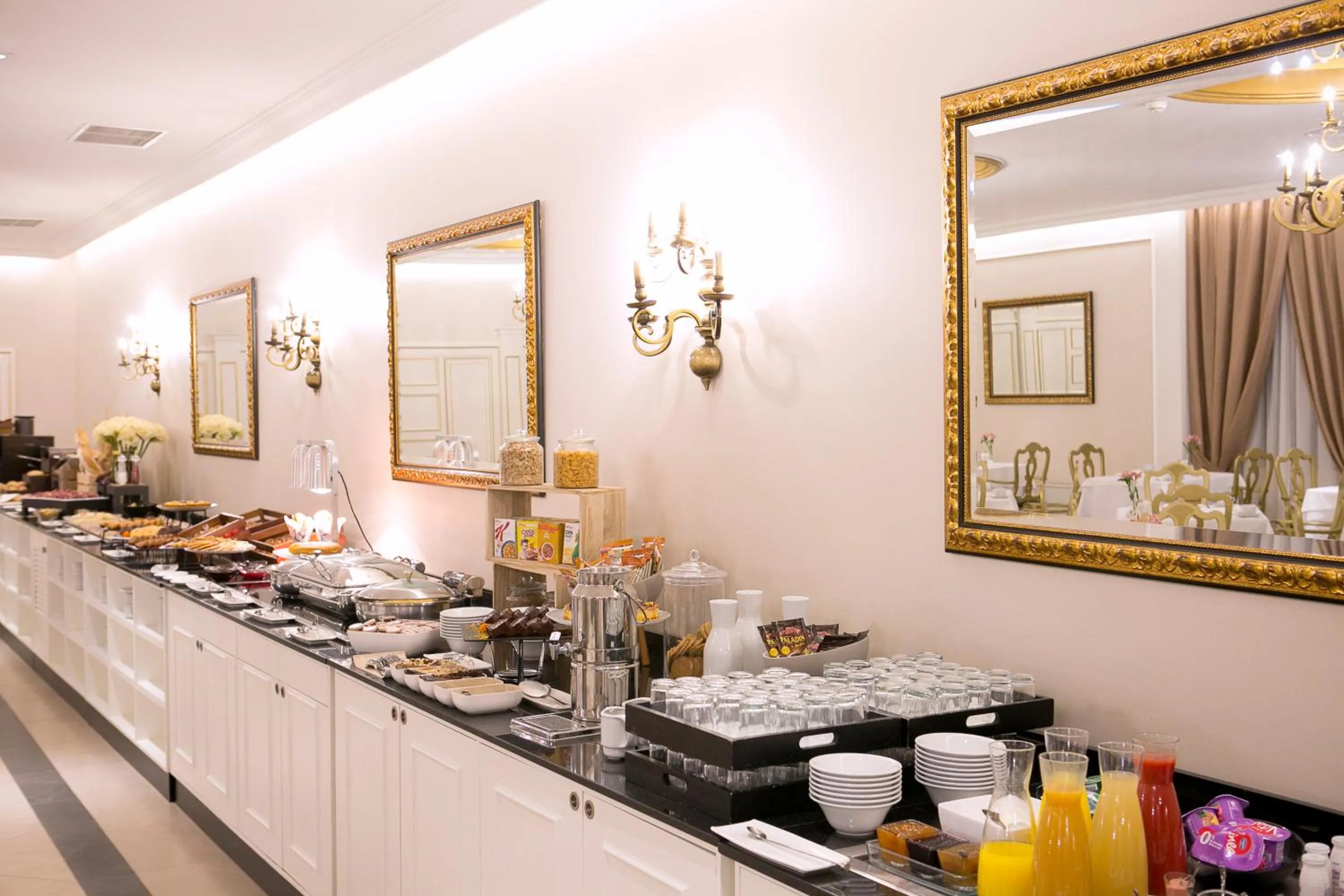 Buffet breakfast in Eurostars Hotel de la Reconquista