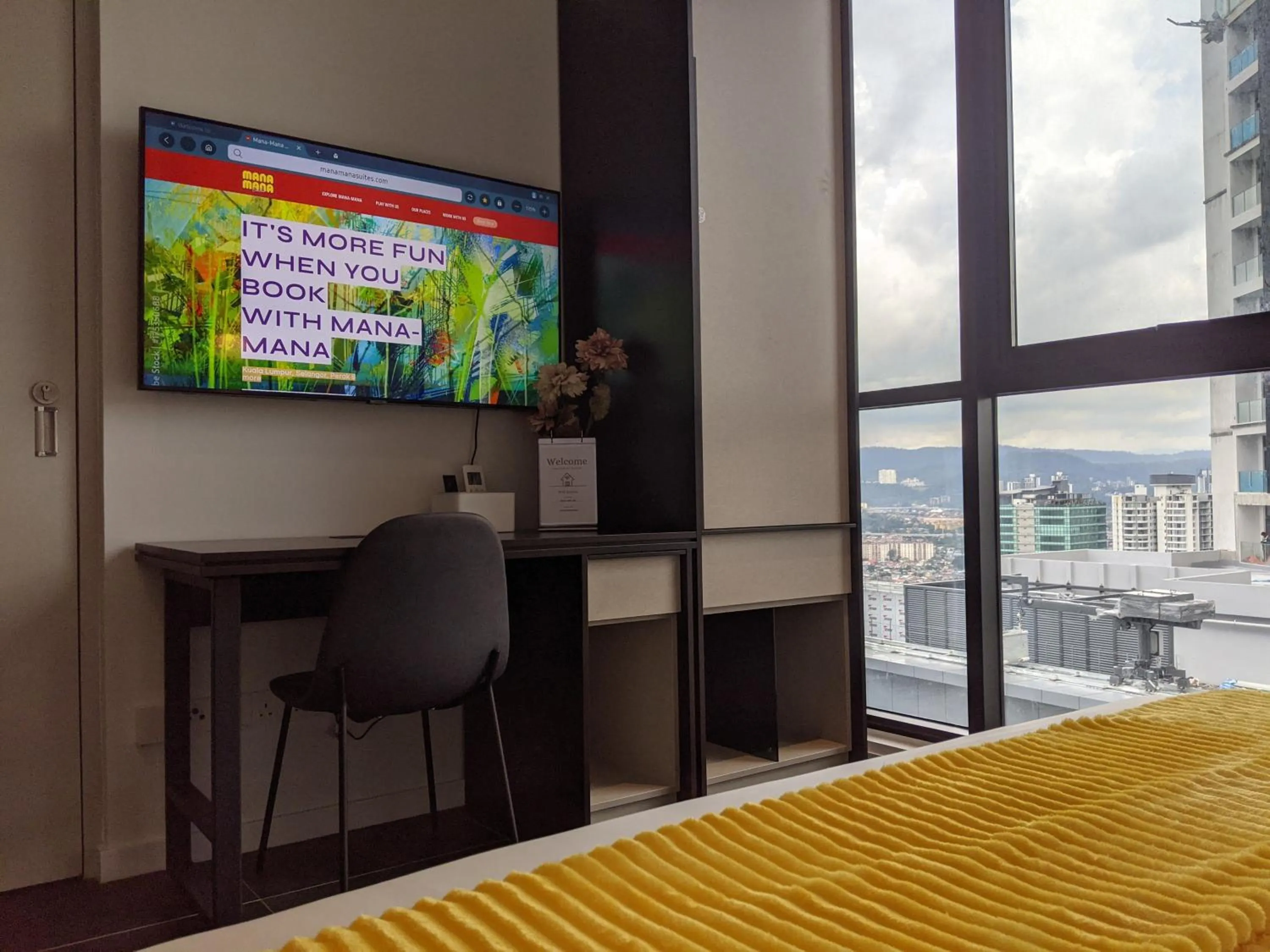 Bed in Scarletz Suites KLCC by Mana-Mana