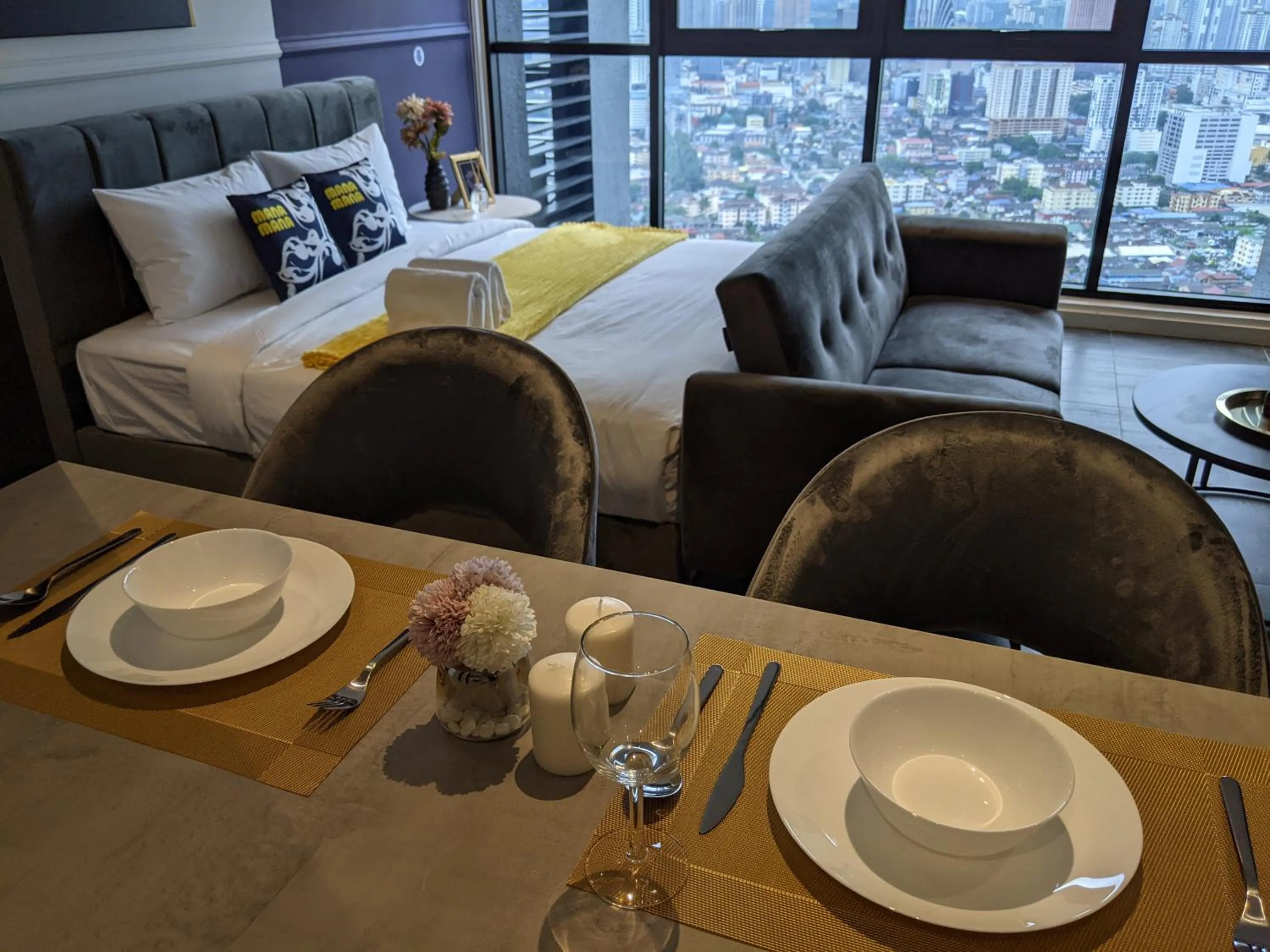 Bed in Scarletz Suites KLCC by Mana-Mana