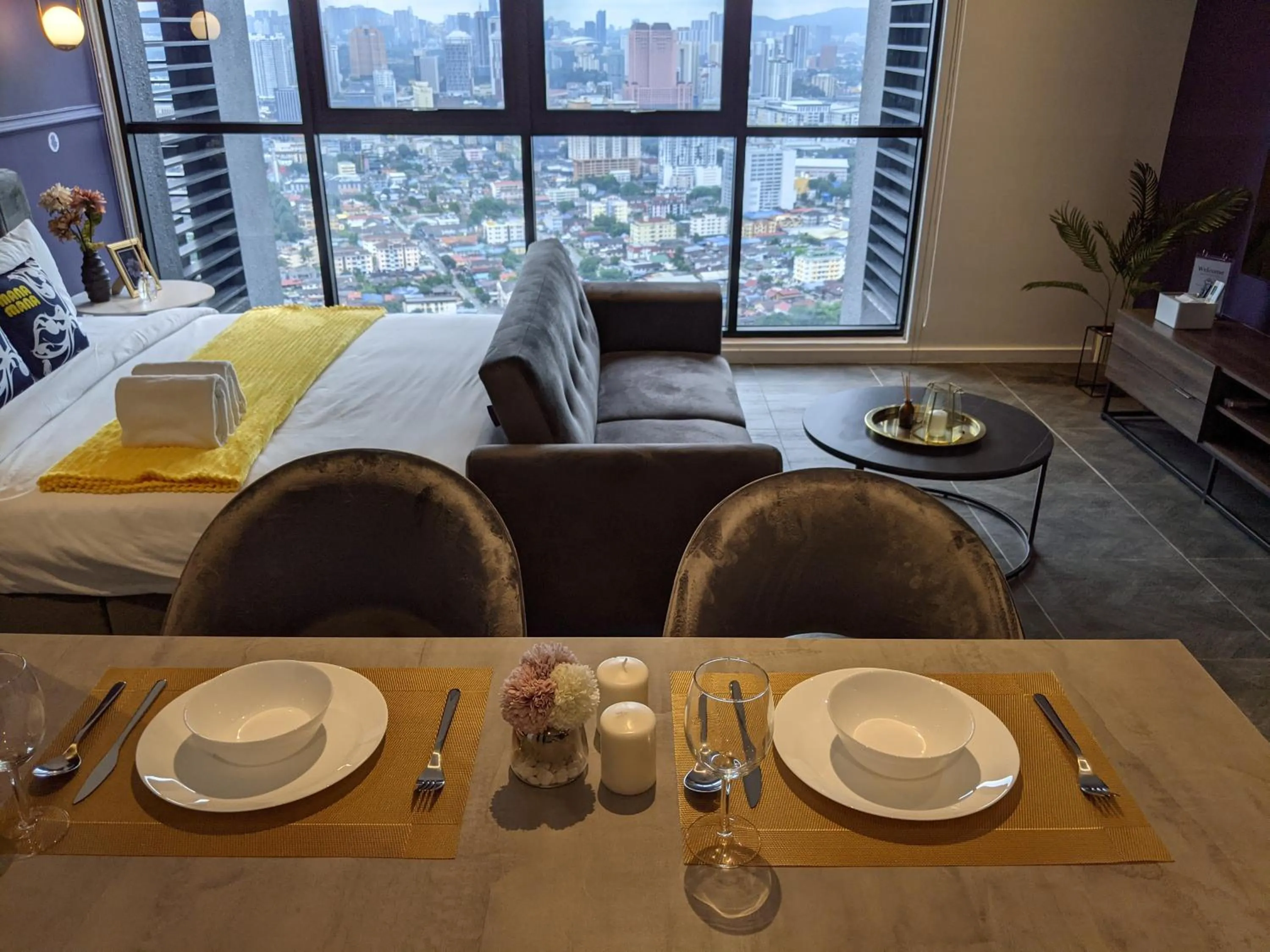 Bed in Scarletz Suites KLCC by Mana-Mana