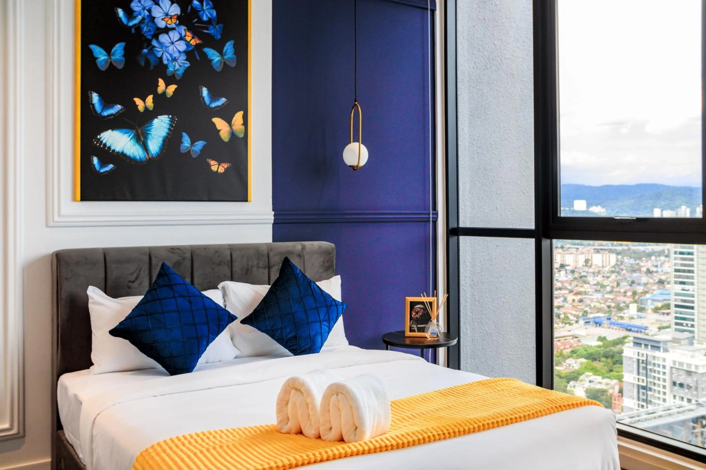 Bed in Scarletz Suites KLCC by Mana-Mana