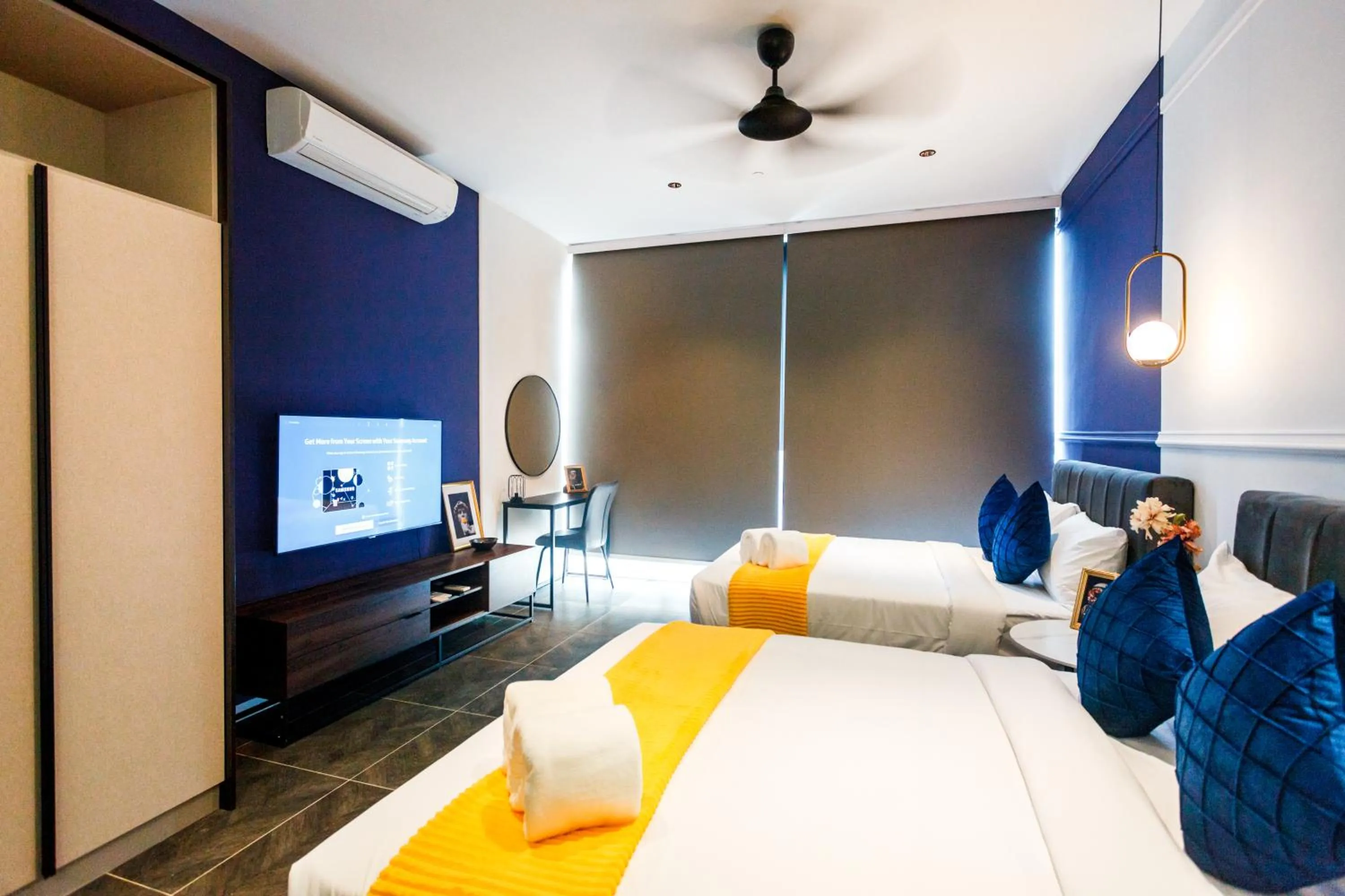 Bed in Scarletz Suites KLCC by Mana-Mana