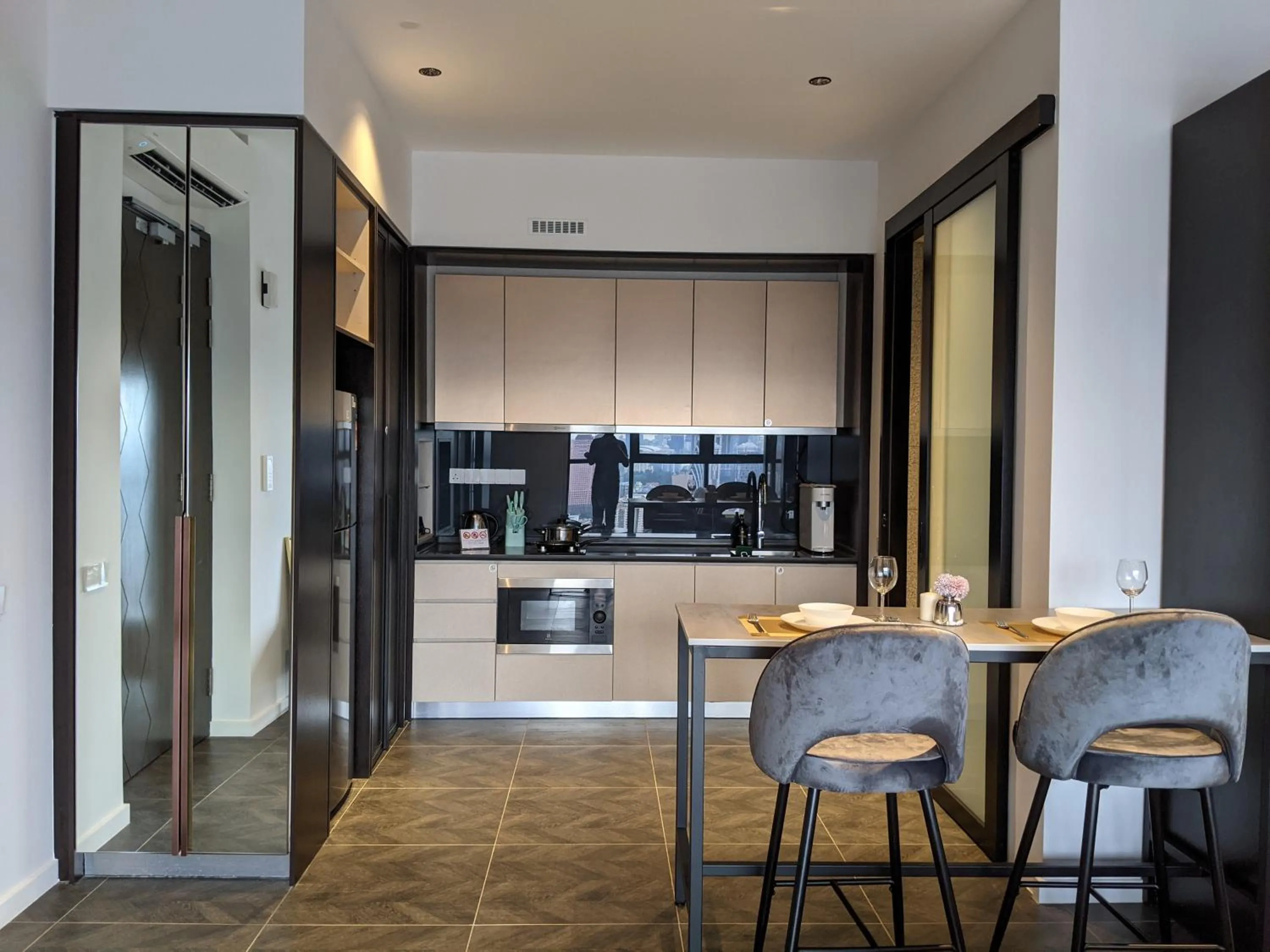 Kitchen or kitchenette in Scarletz Suites KLCC by Mana-Mana