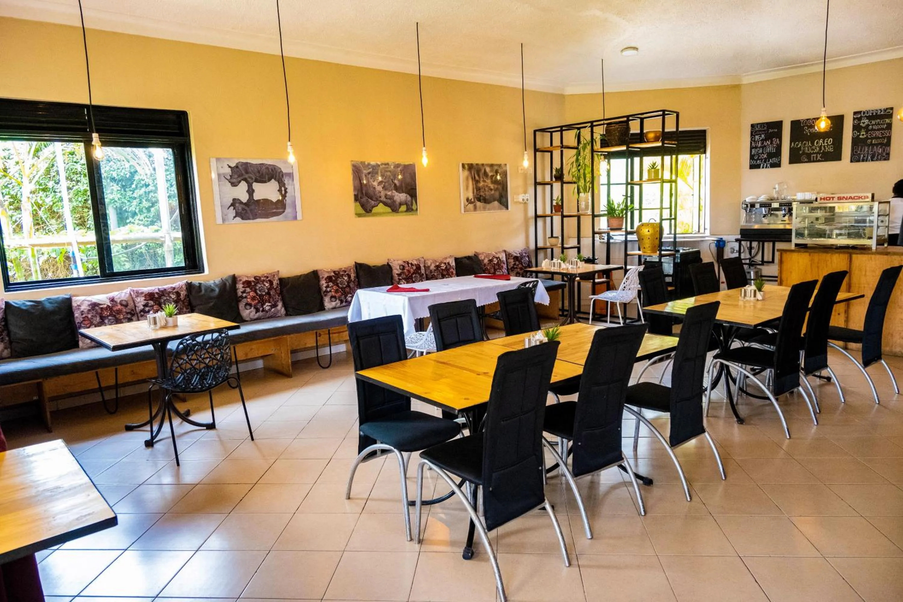Restaurant/places to eat in Acacia Hotel Mbarara