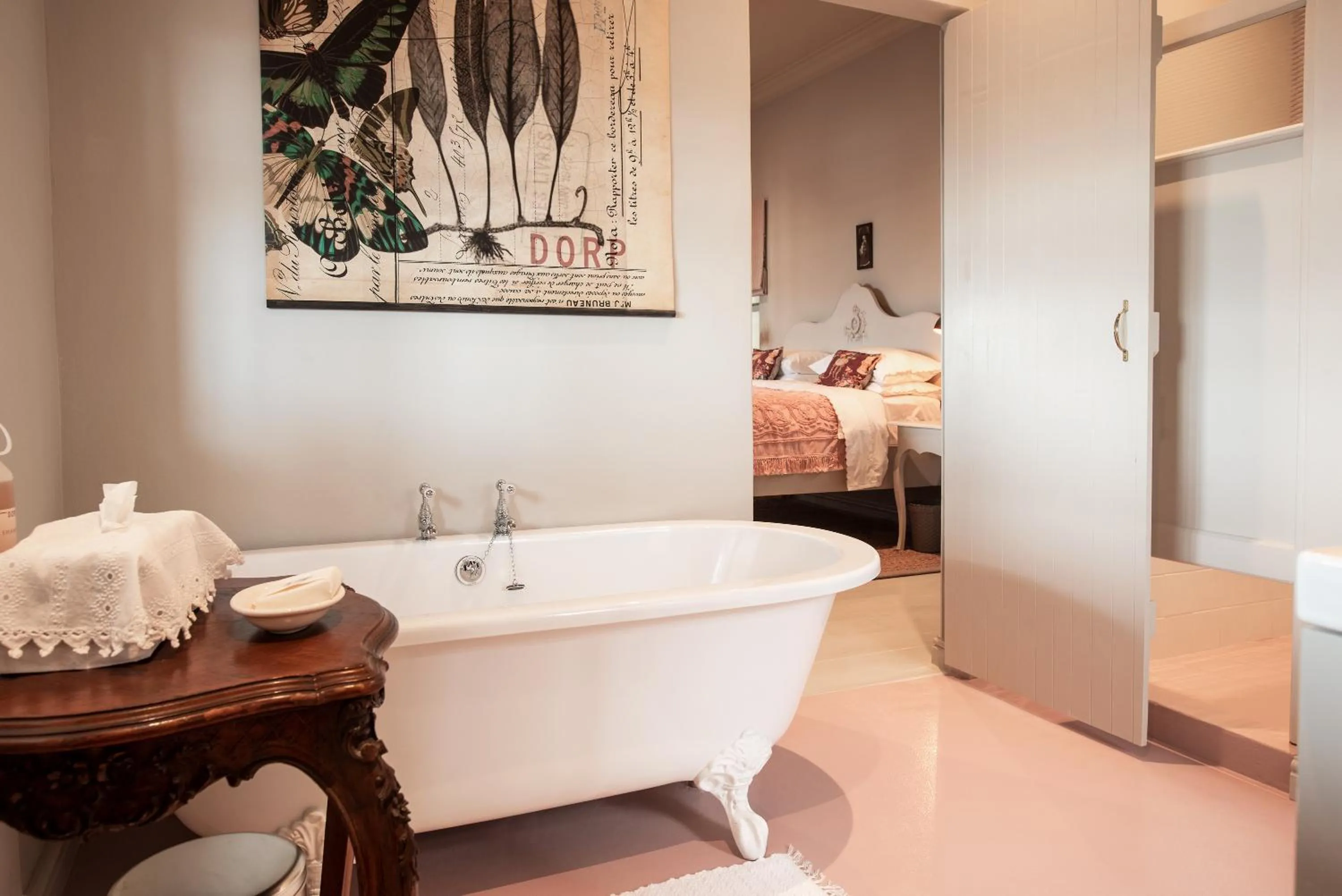 Bathroom, Bed in Dorp Hotel