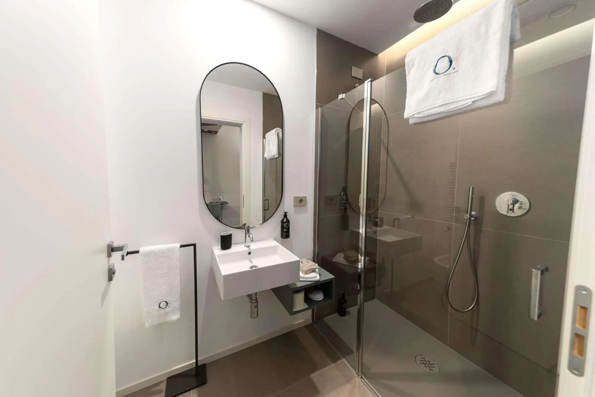 Shower in Open Hotel