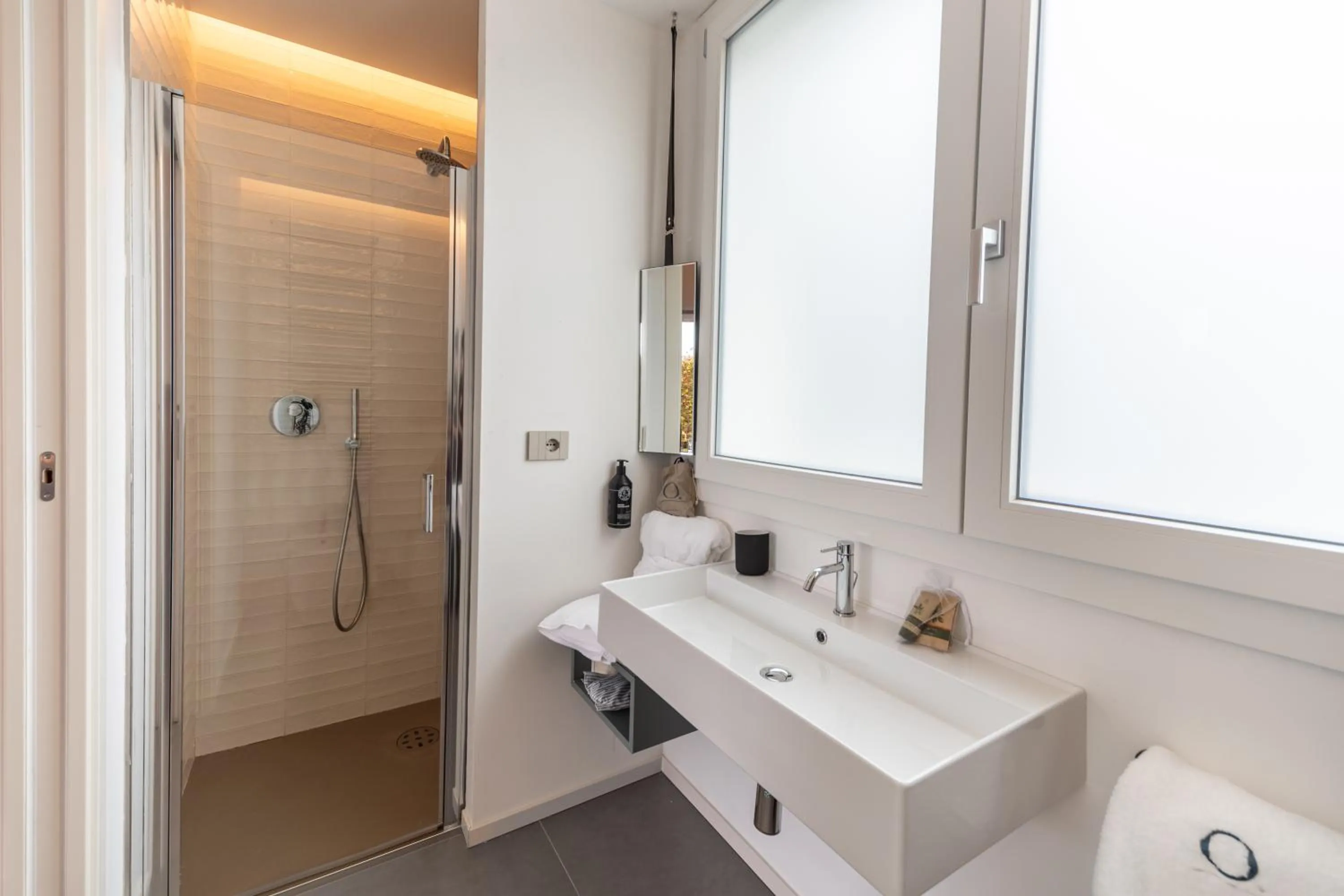 Shower in Open Hotel