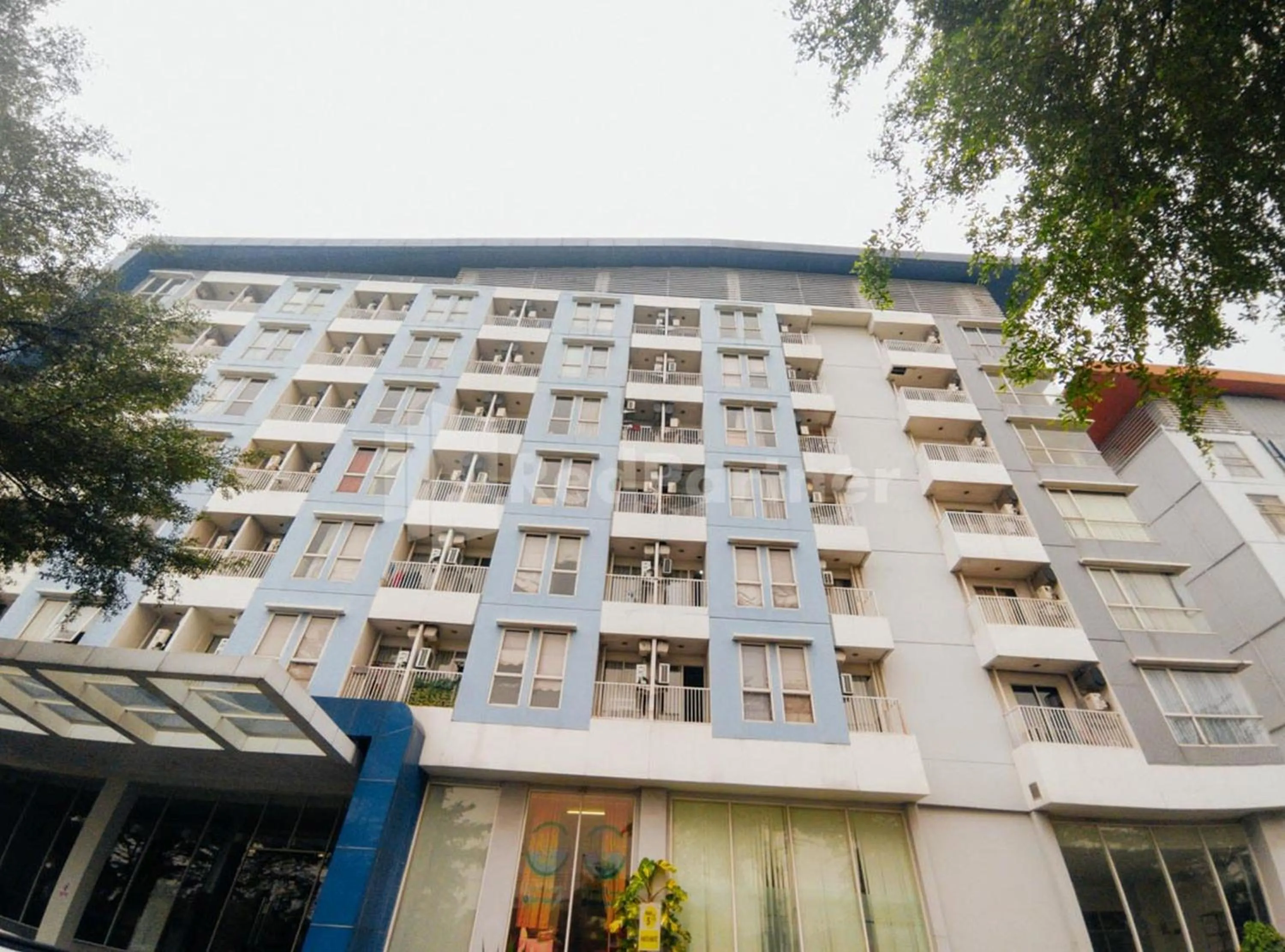 Property building in RedLiving Apartemen Skylounge Tamansari - Vanez Room