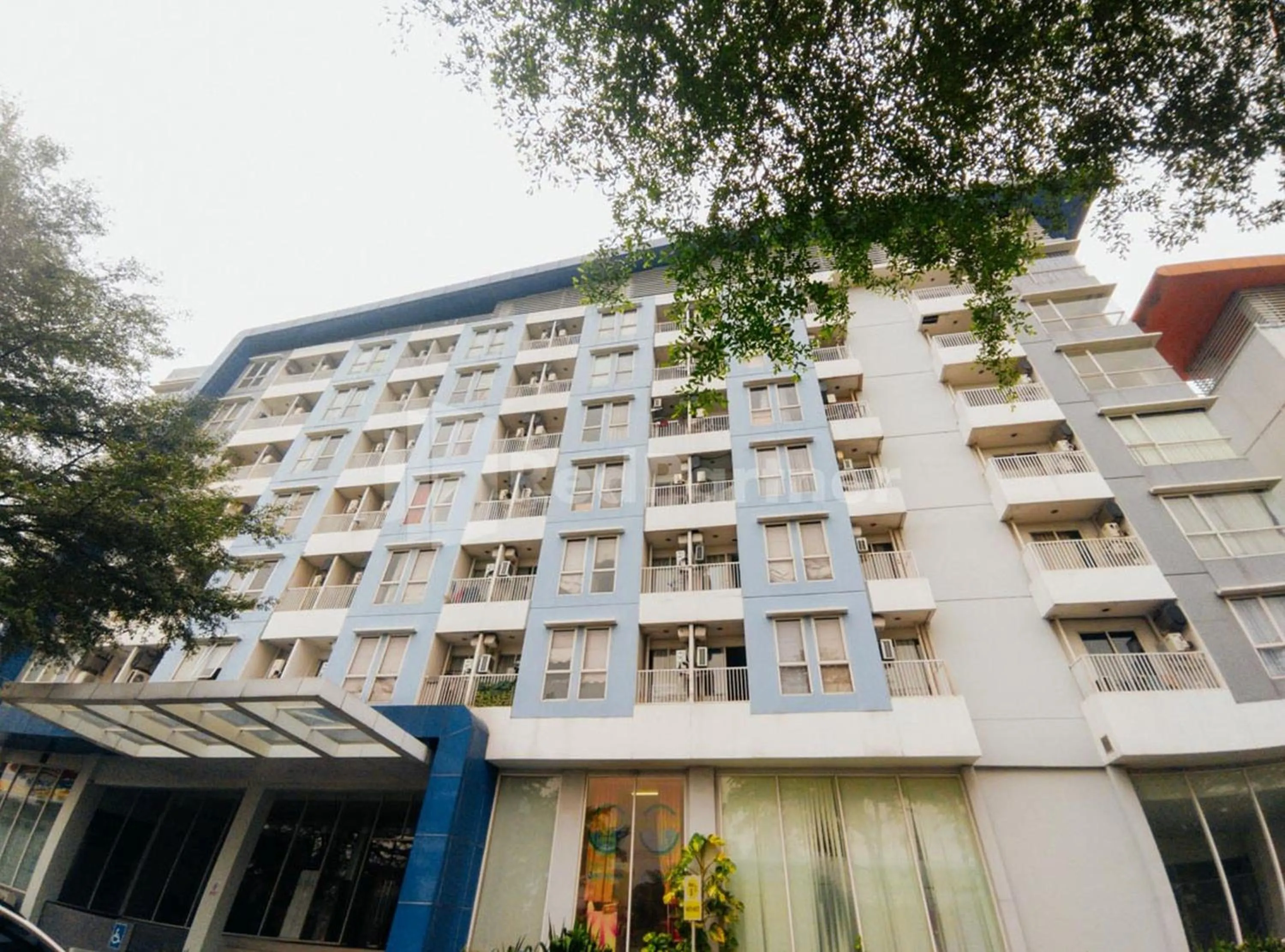 Property building in RedLiving Apartemen Skylounge Tamansari - Vanez Room